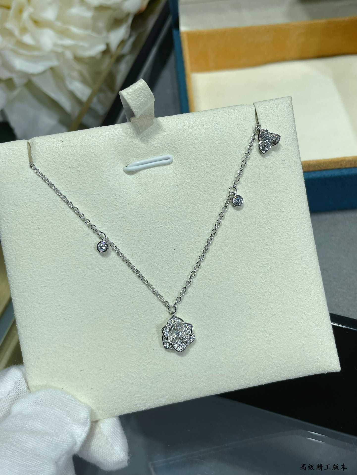 P1aget fully di*m*nd-encrusted flower necklace