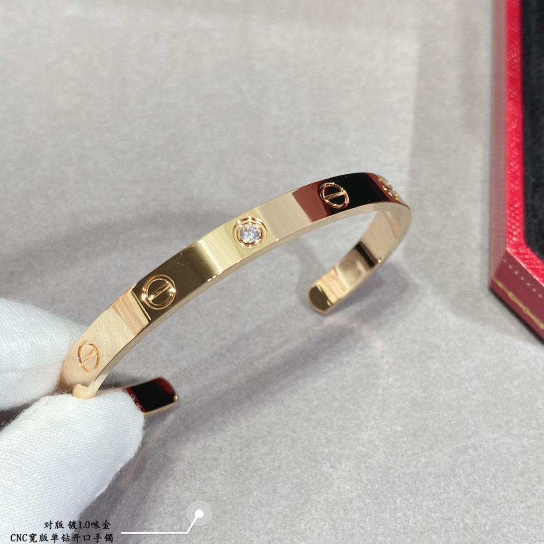 ca*t*er wide single Di*m*nd open love bracelet