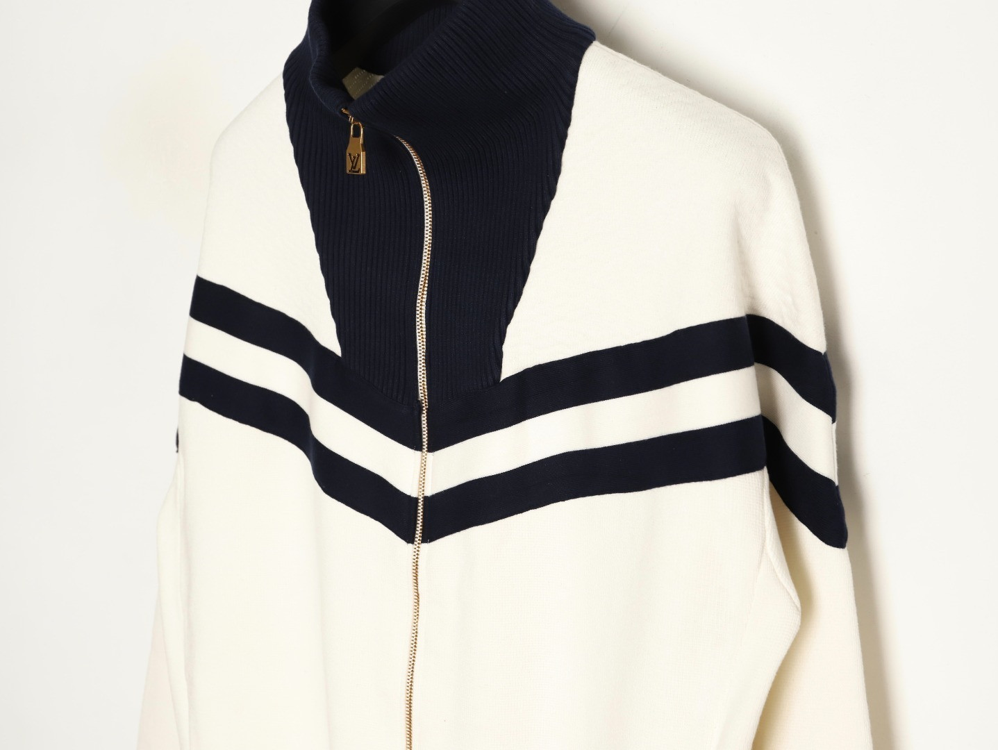 l0*is V*t0n lv sweaters coats