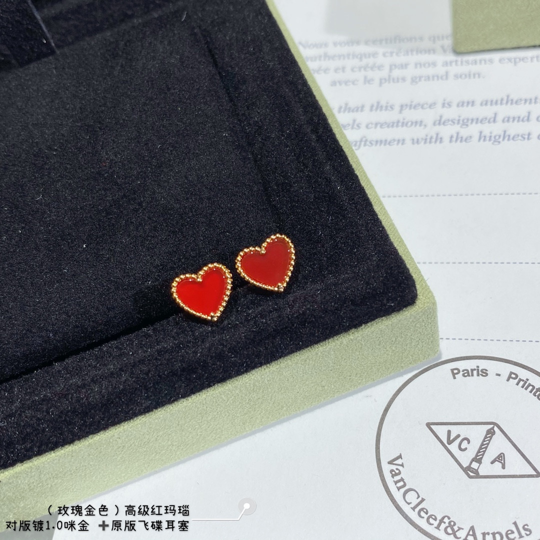 V*N CL*F & arpels red agate heart-shaped love earrings