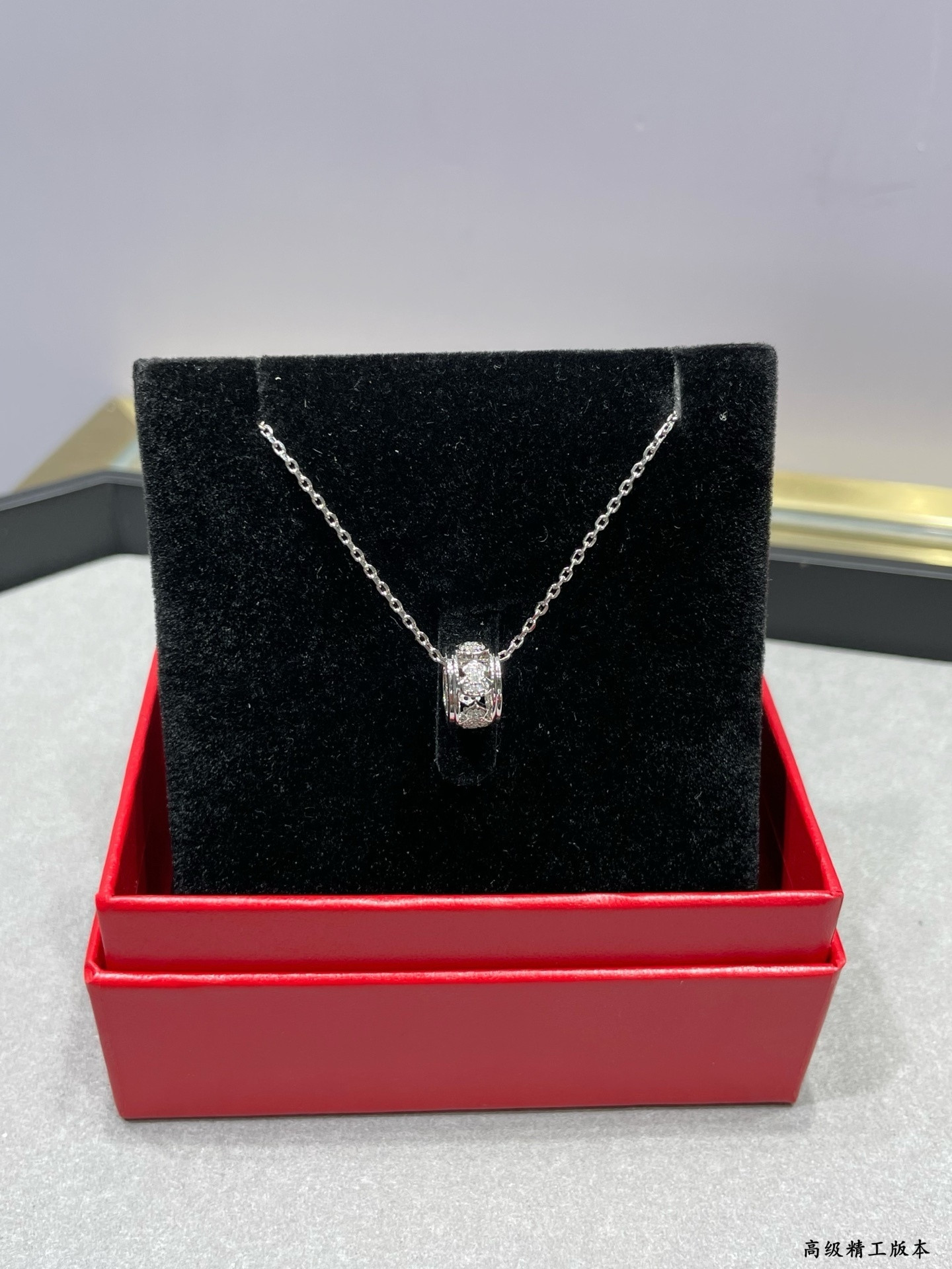 Qee1in circle gourd necklace