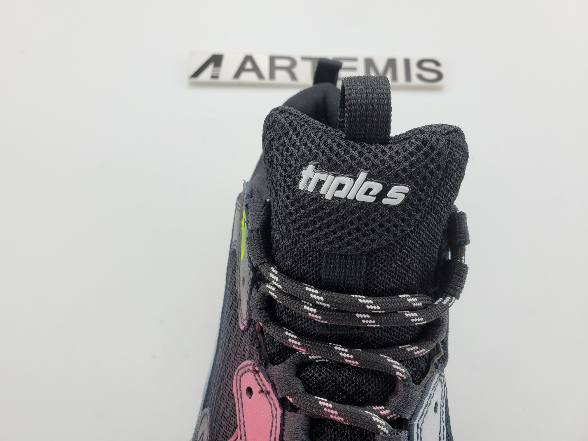 balenciga triple s Gr*ffiti