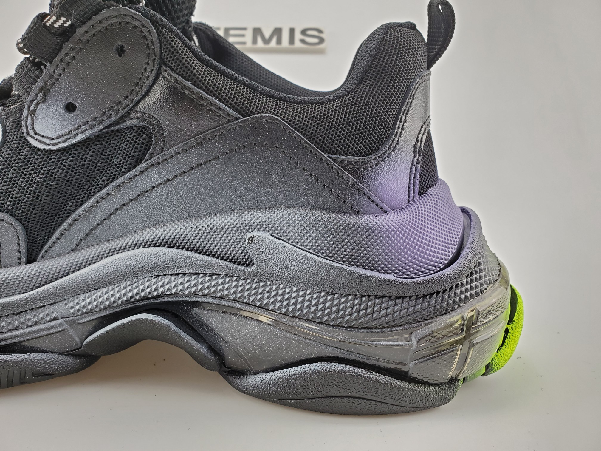 balenciga triple s Gr*ffiti
