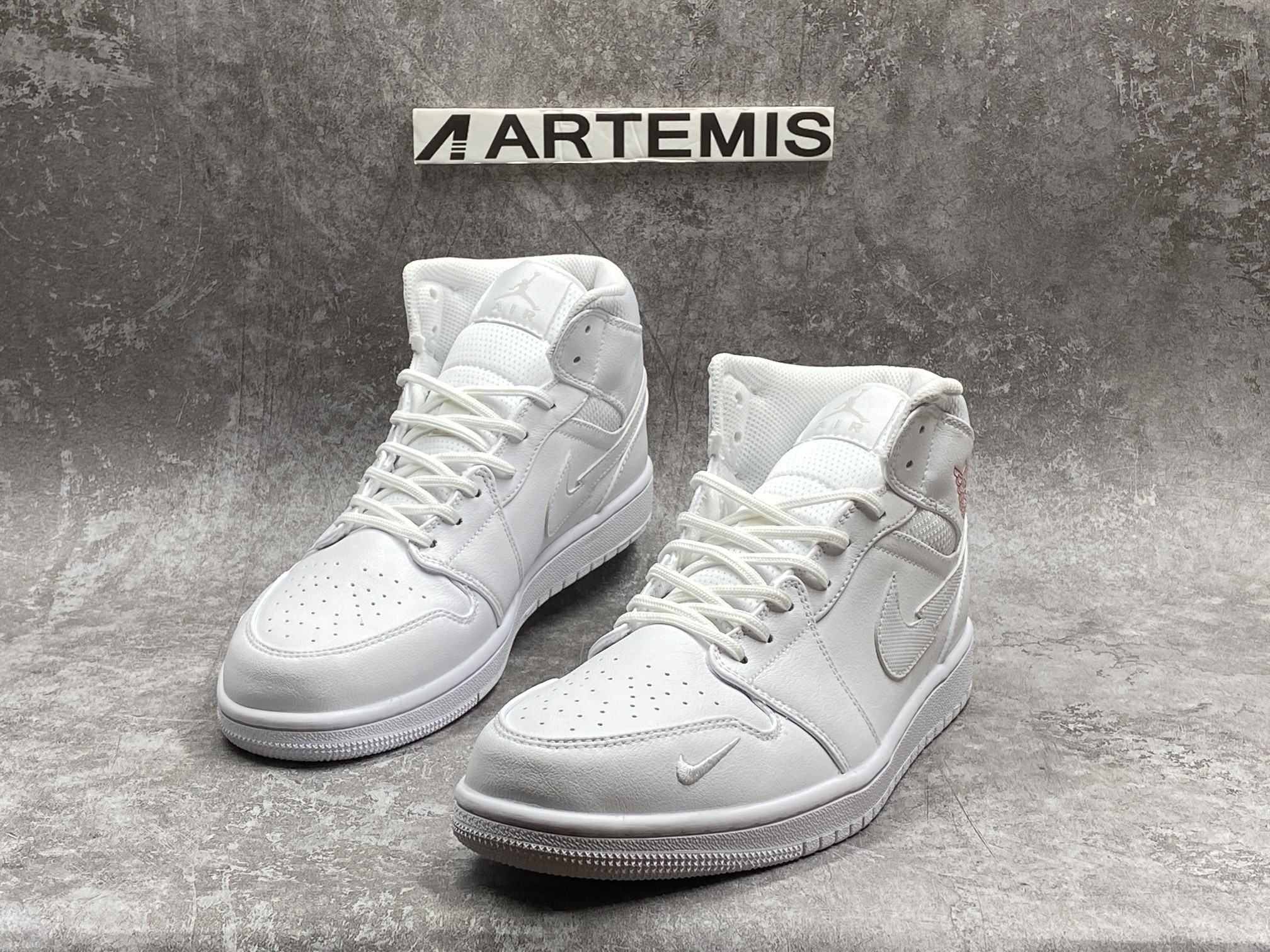 Air Jordan 1 Mid SE Nike Swoosh On Tour (2020)