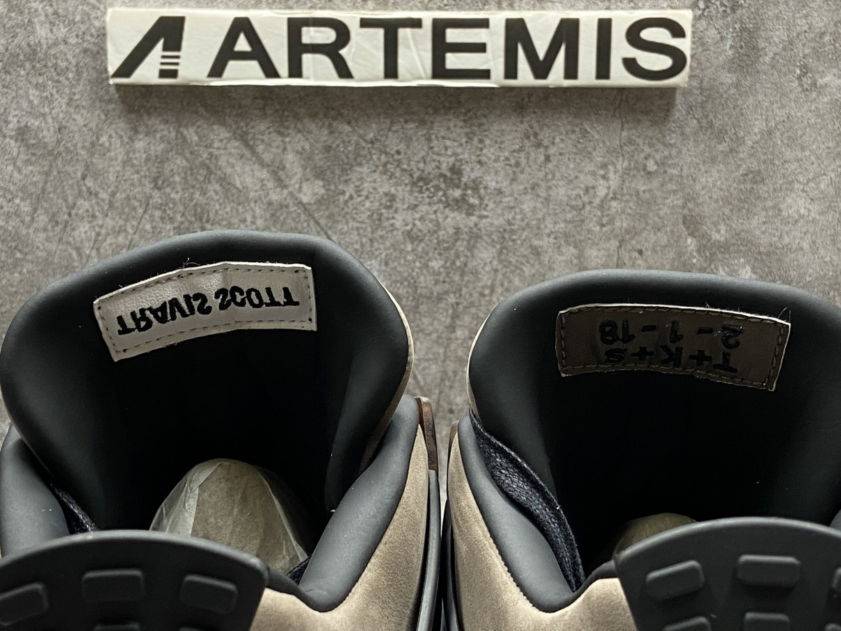 Air Jordan 4 Retro Travis Scott Olive