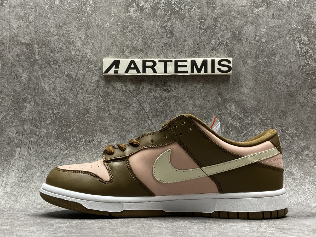 Nike Dunk SB Low Stussy Cherry