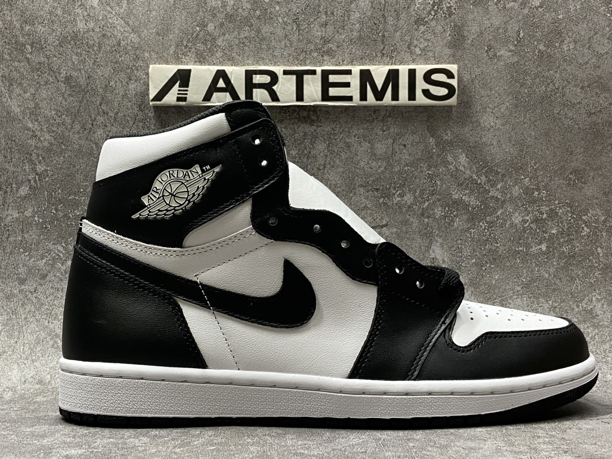 Air Jordan 1 Retro High Black White