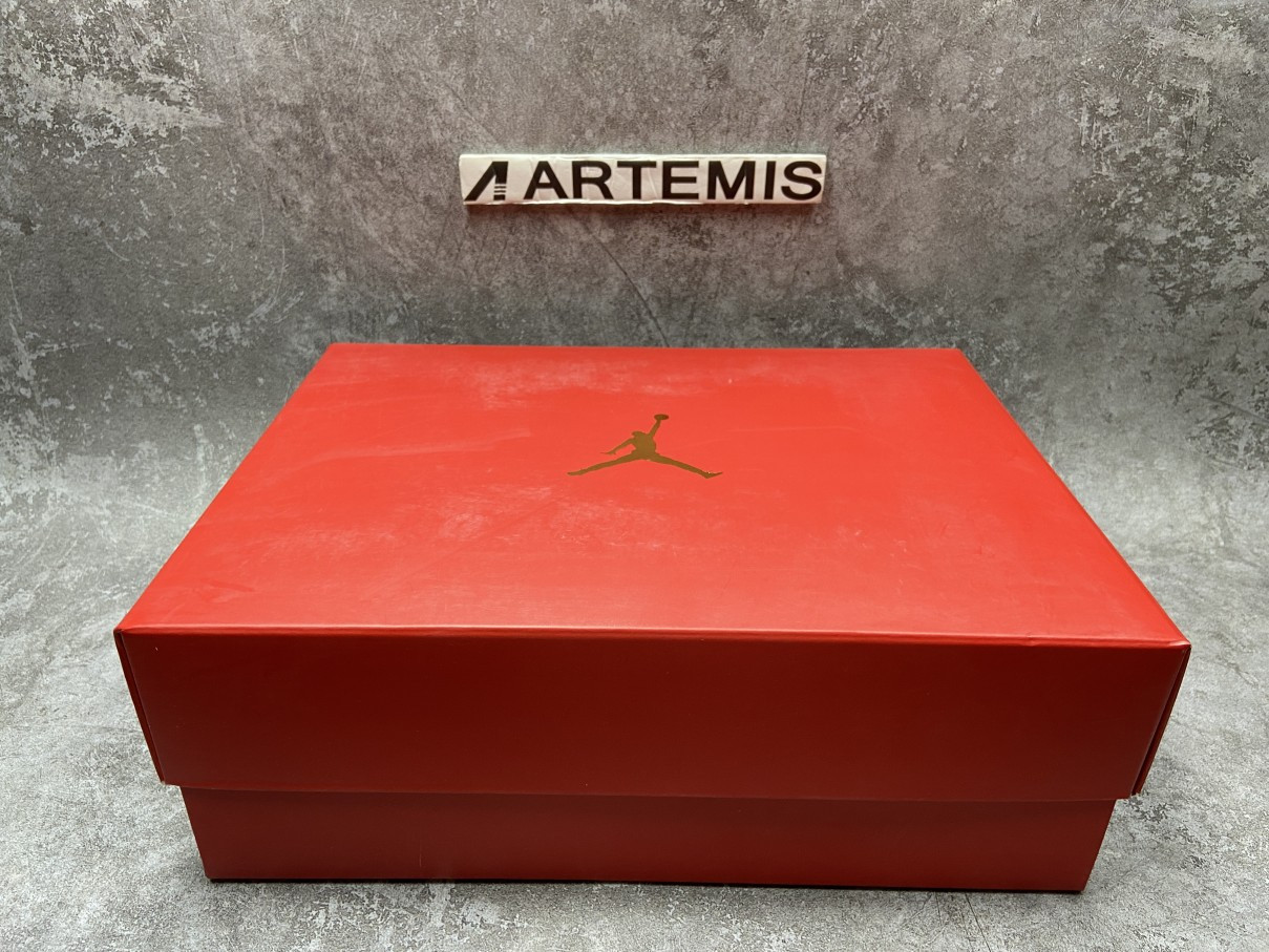 Air Jordan 4 Retro Levi