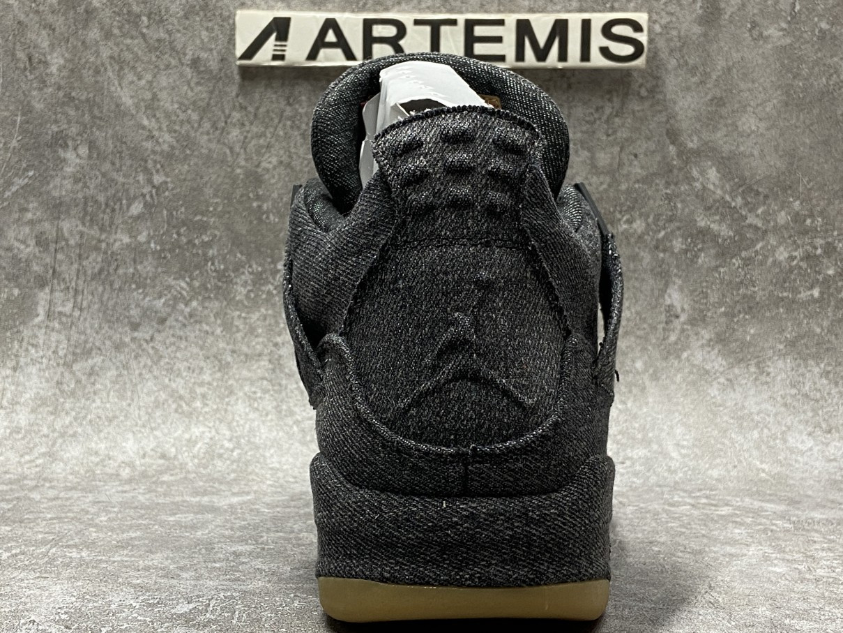 Air Jordan 4 Retro Levi
