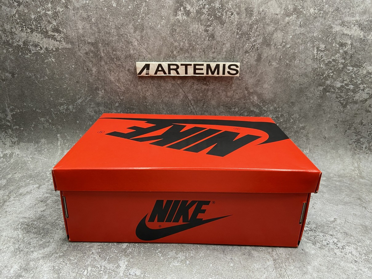 Air Jordan 1 Retro High Fearless UNC Chicago