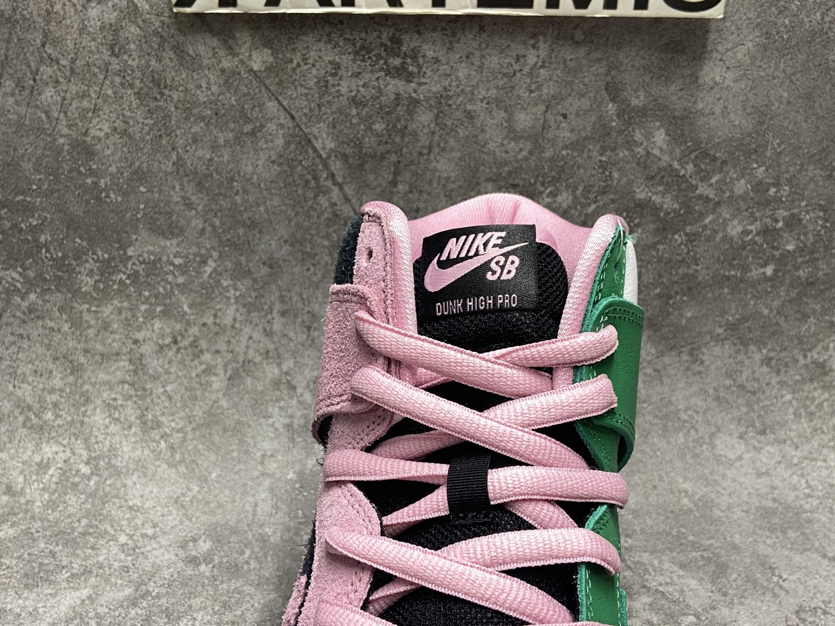 Nike SB Dunk High Invert Celtics