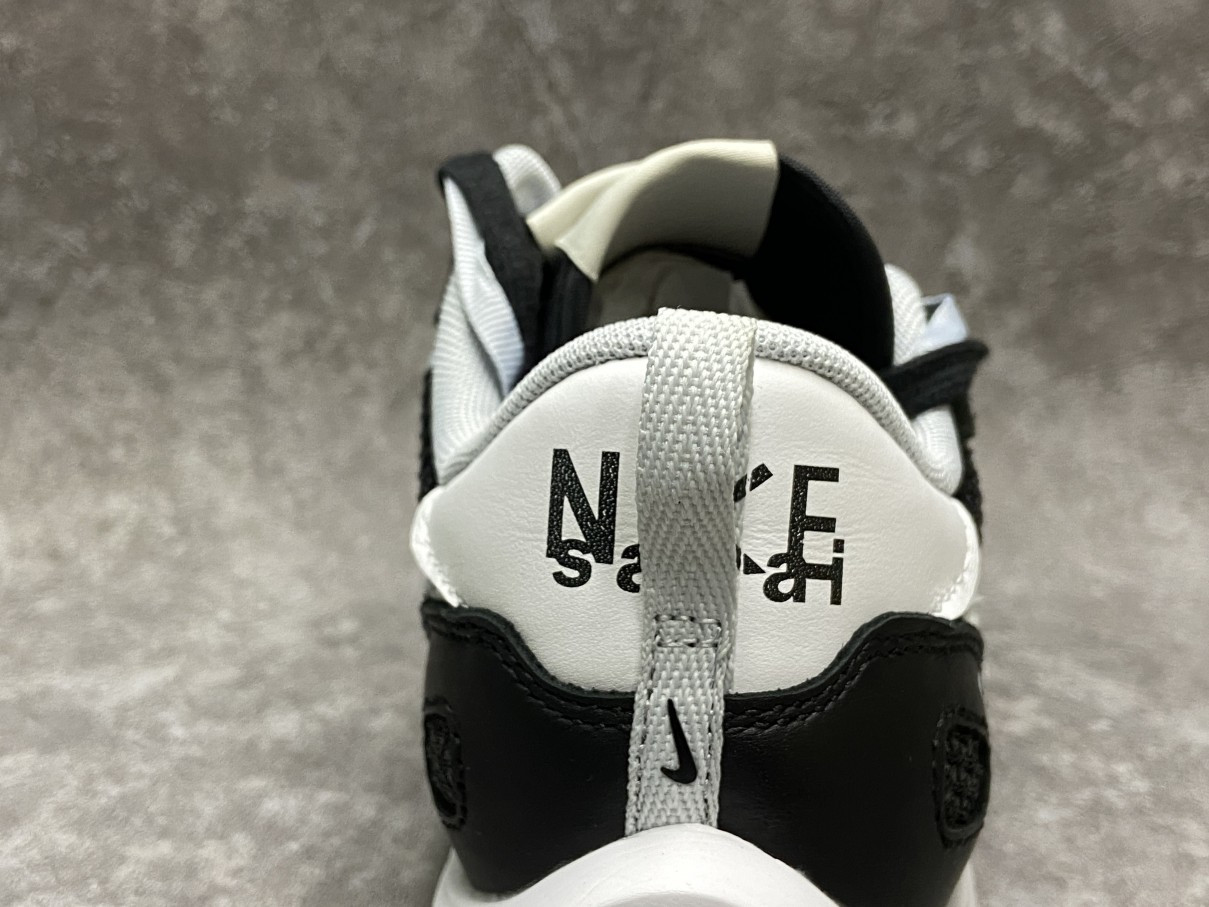 Nike Vaporwaffle Sacai Black White