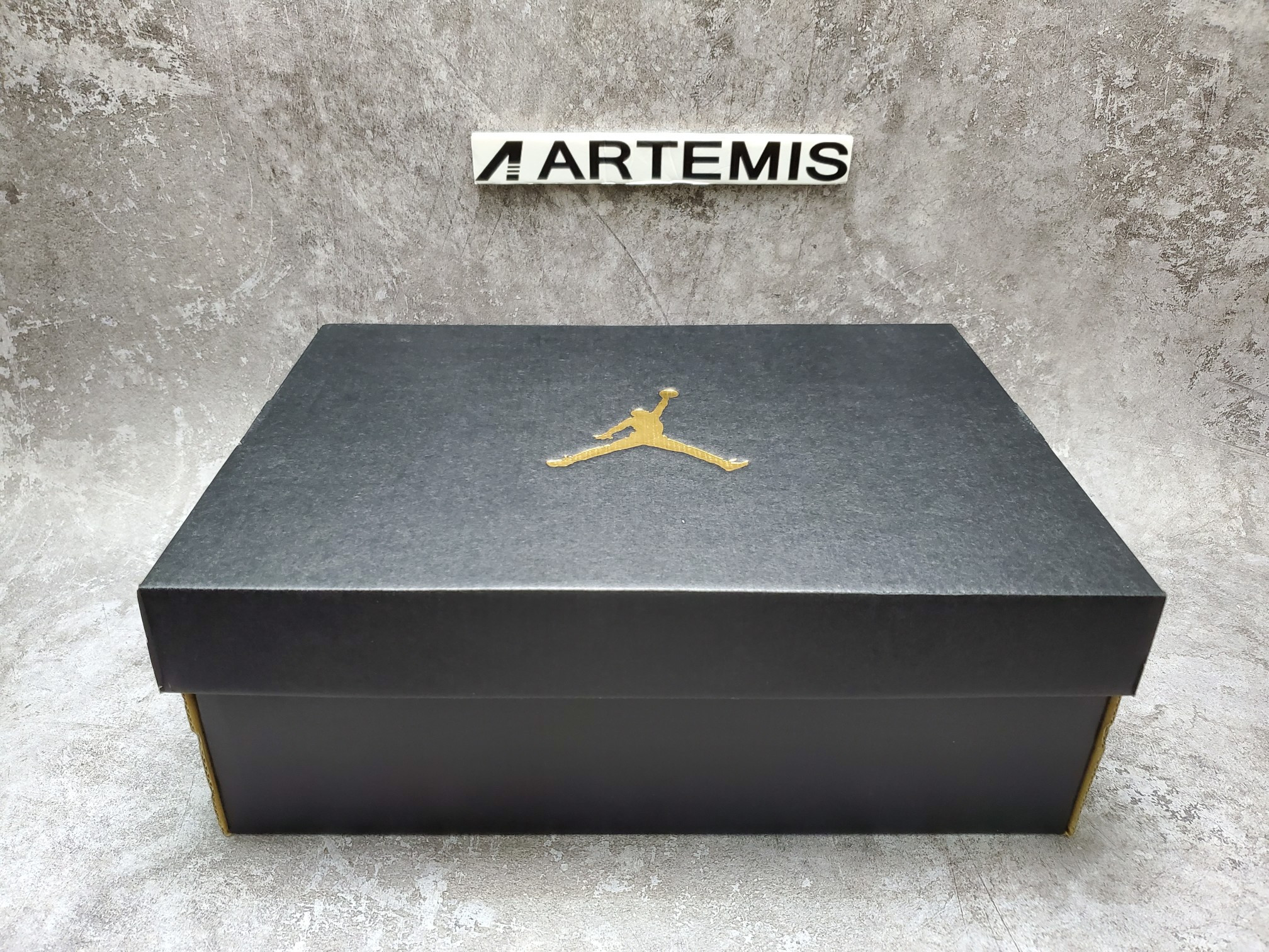 Air Jordan 1 Mid Milan