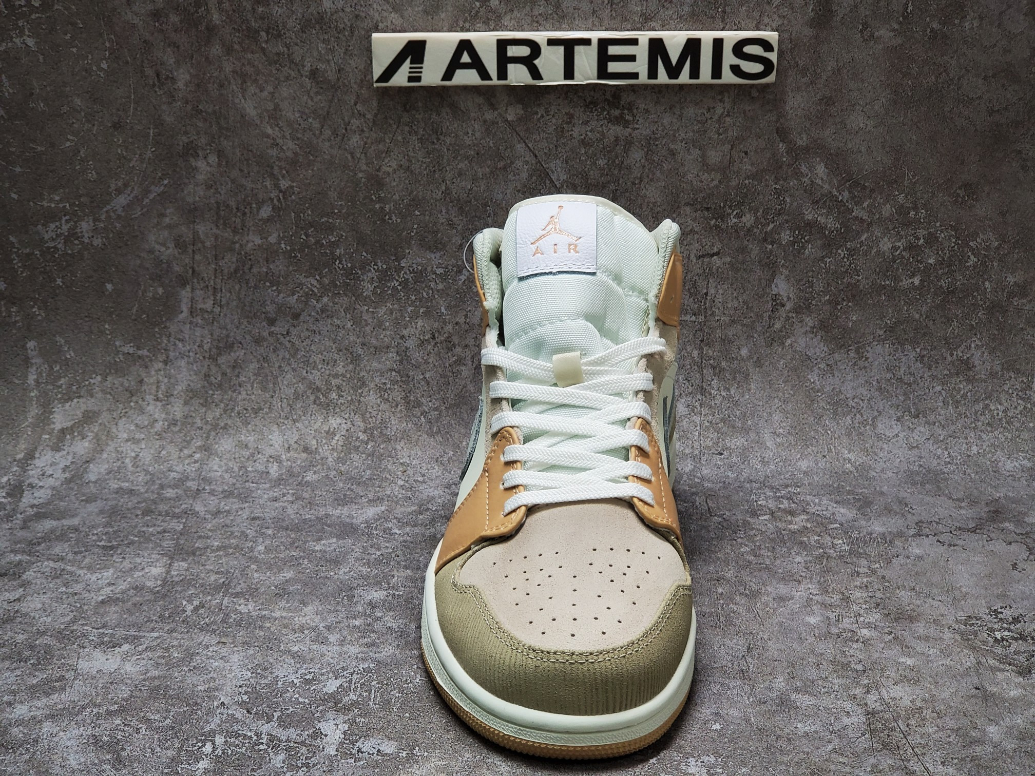 Air Jordan 1 Mid Milan