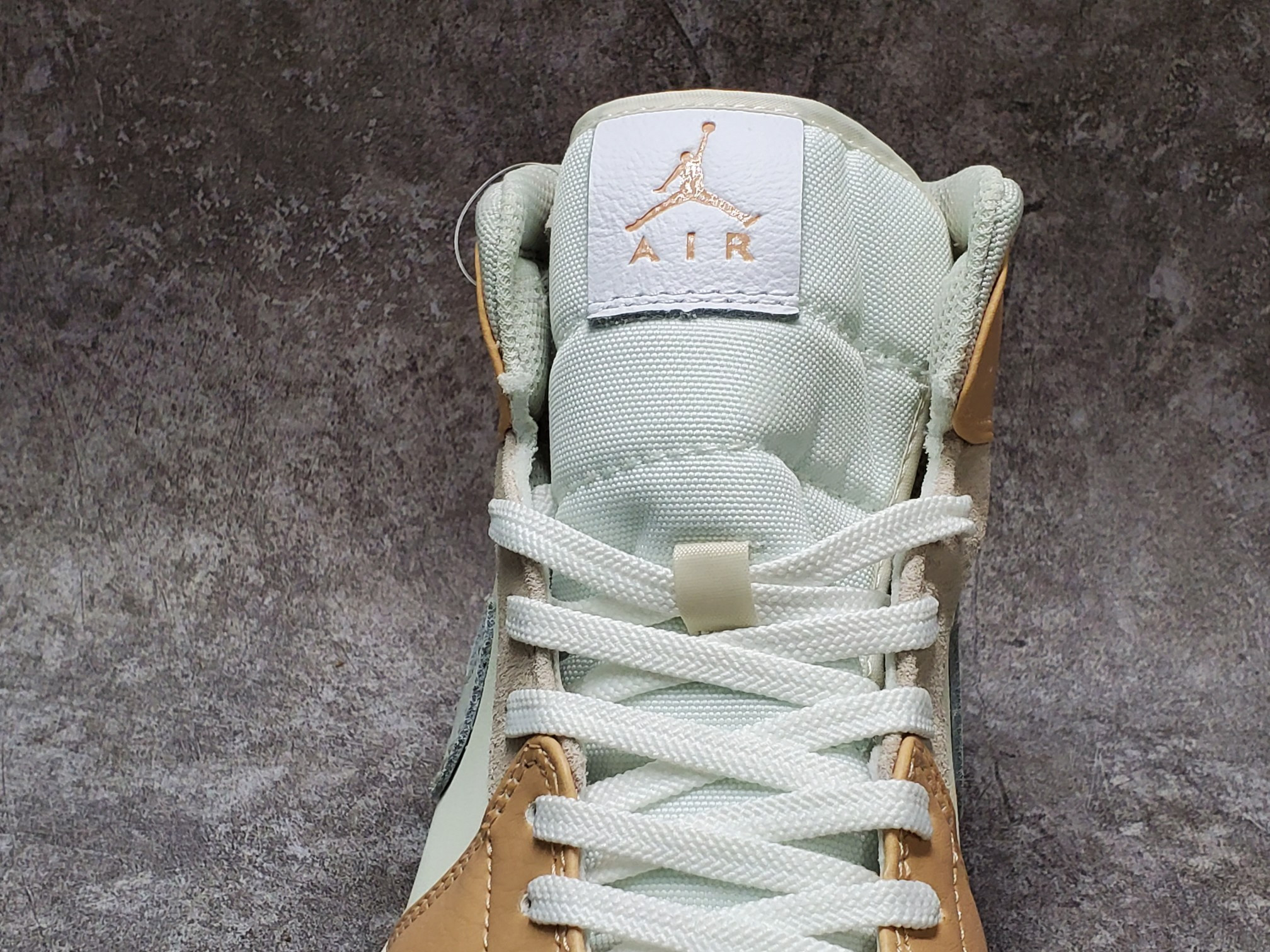 Air Jordan 1 Mid Milan