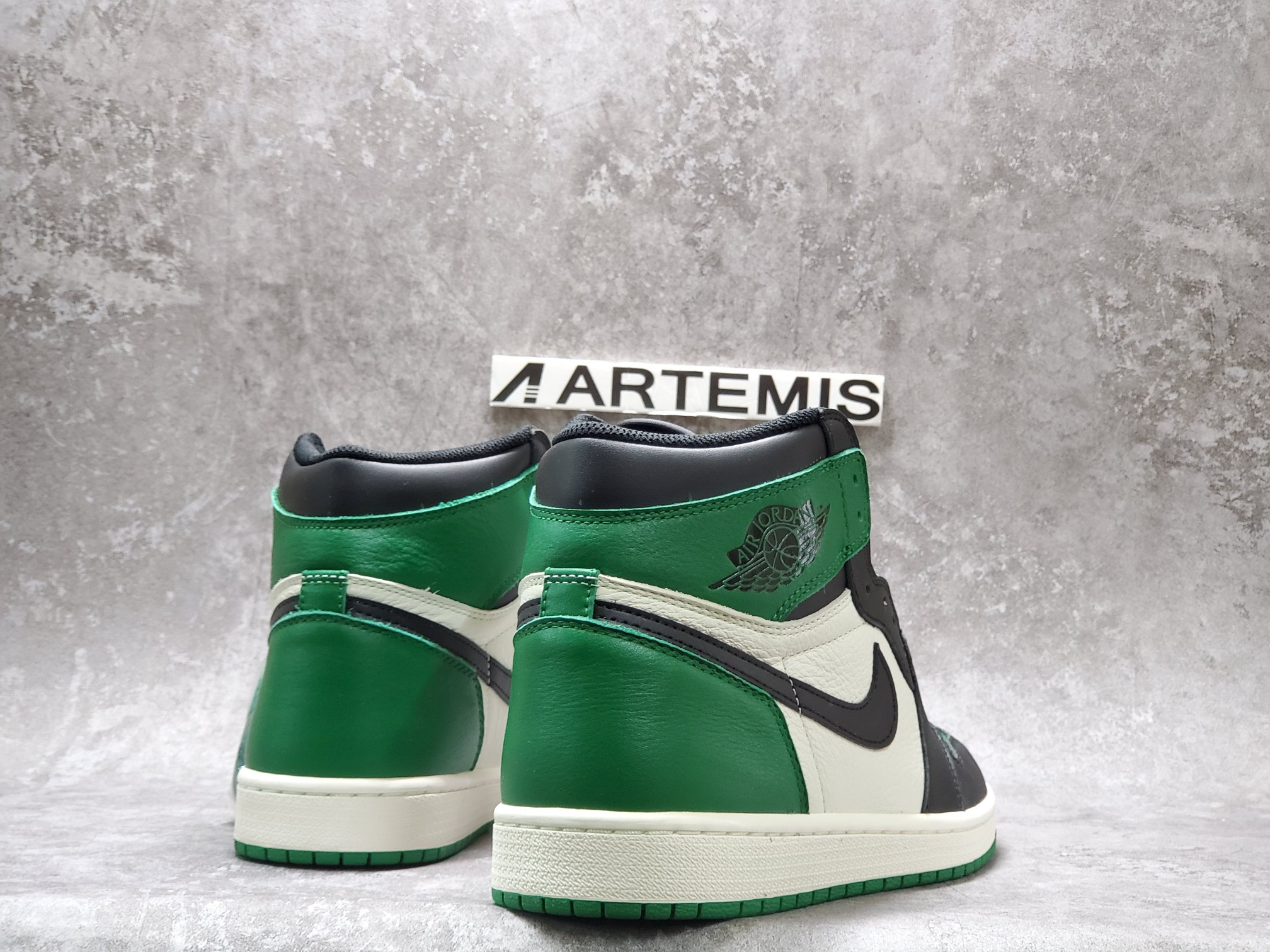 Air Jordan 1 Retro High Pine Green