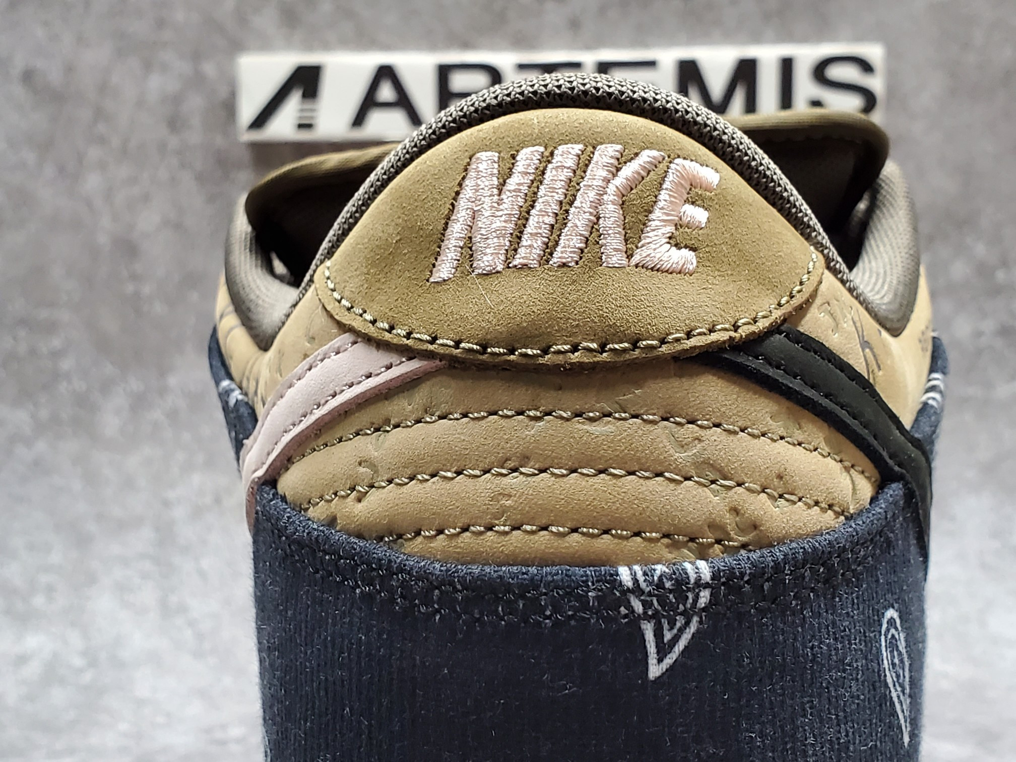 Nike SB Dunk Low Travis Scott (Special Box Edition)