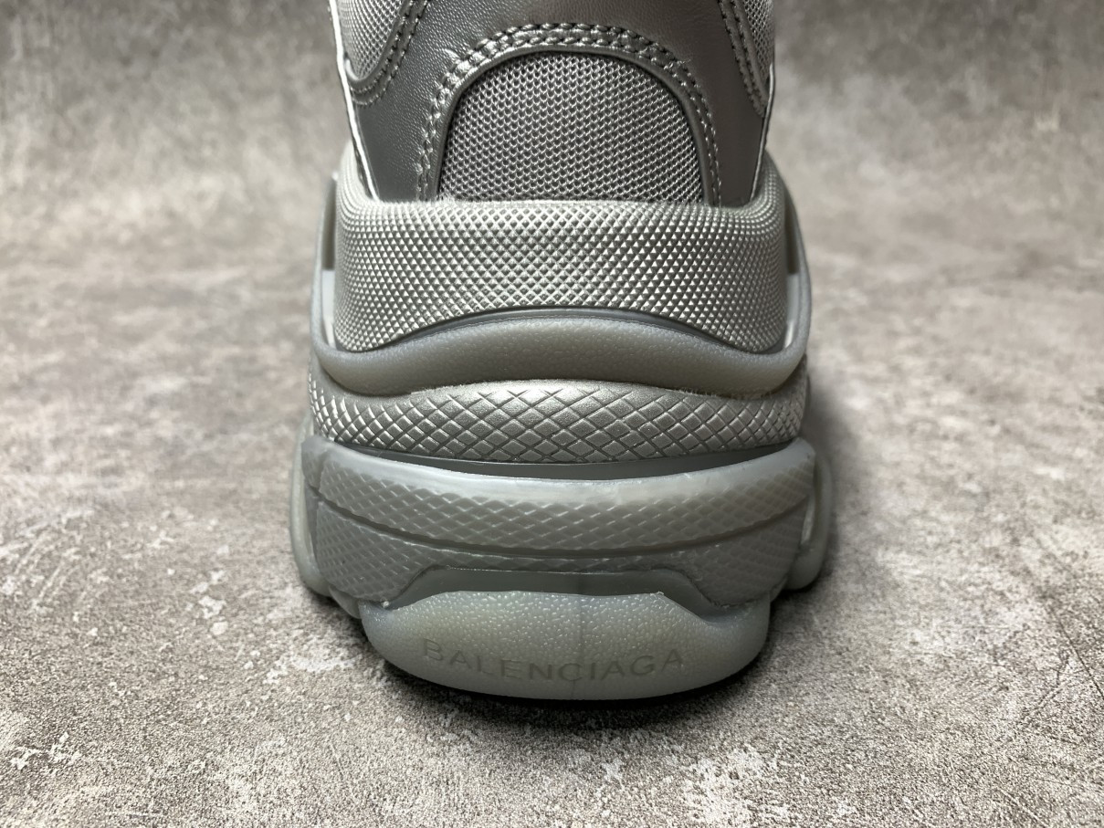 Balenciga Triple S Sneaker Silver Metallic