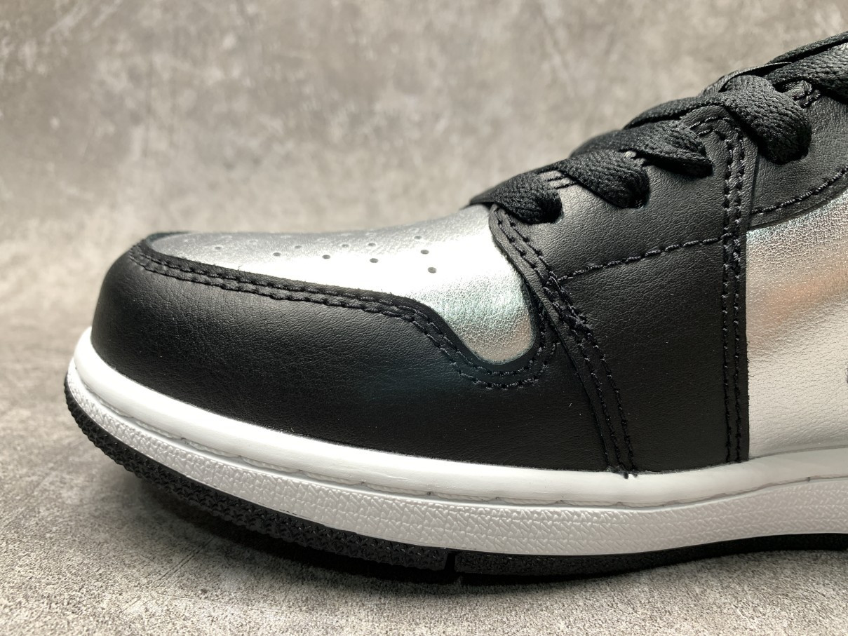 Air Jordan 1 Low SE Black Metallic Silver