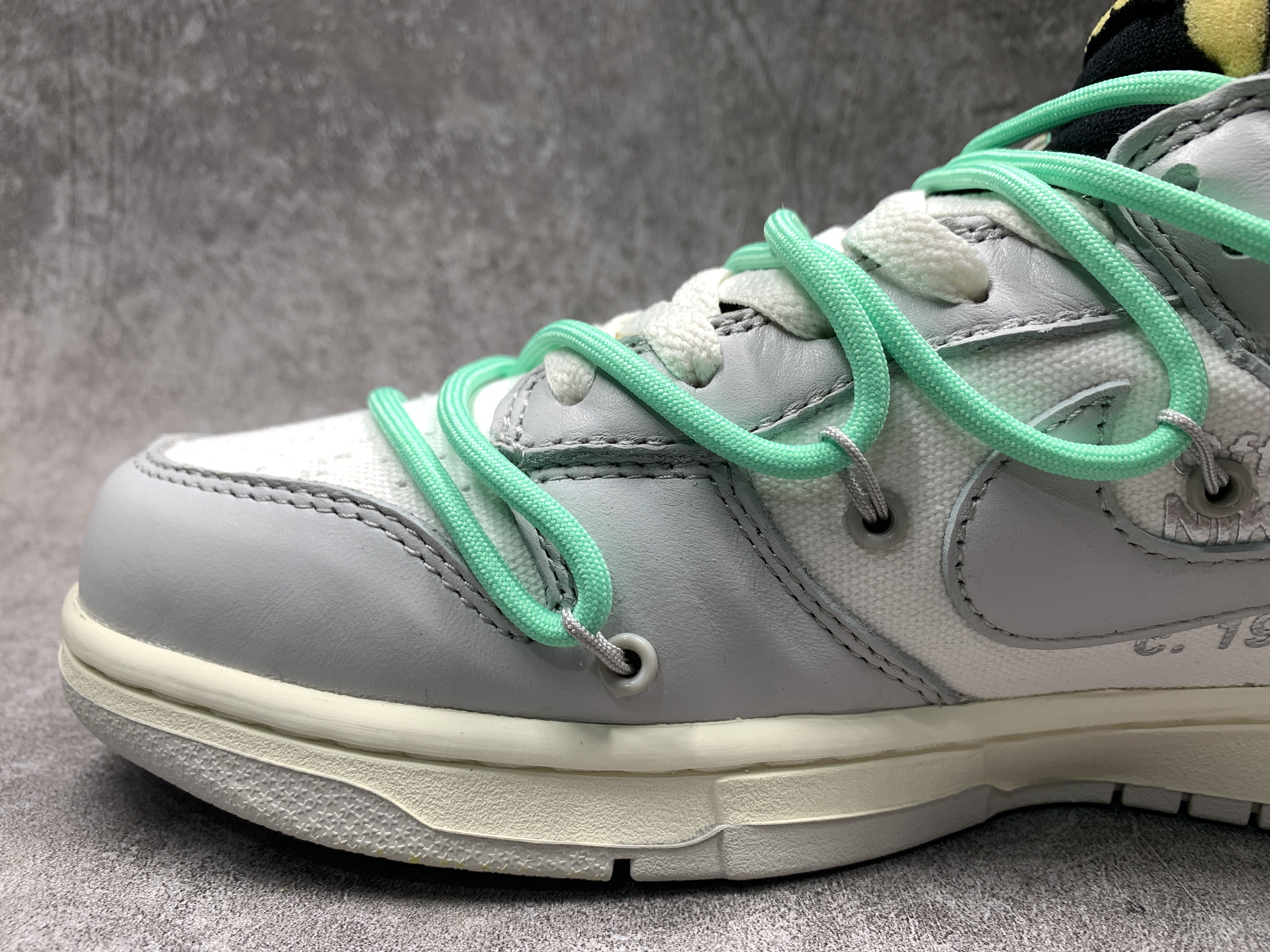 Nike Dunk Low x Off-White  