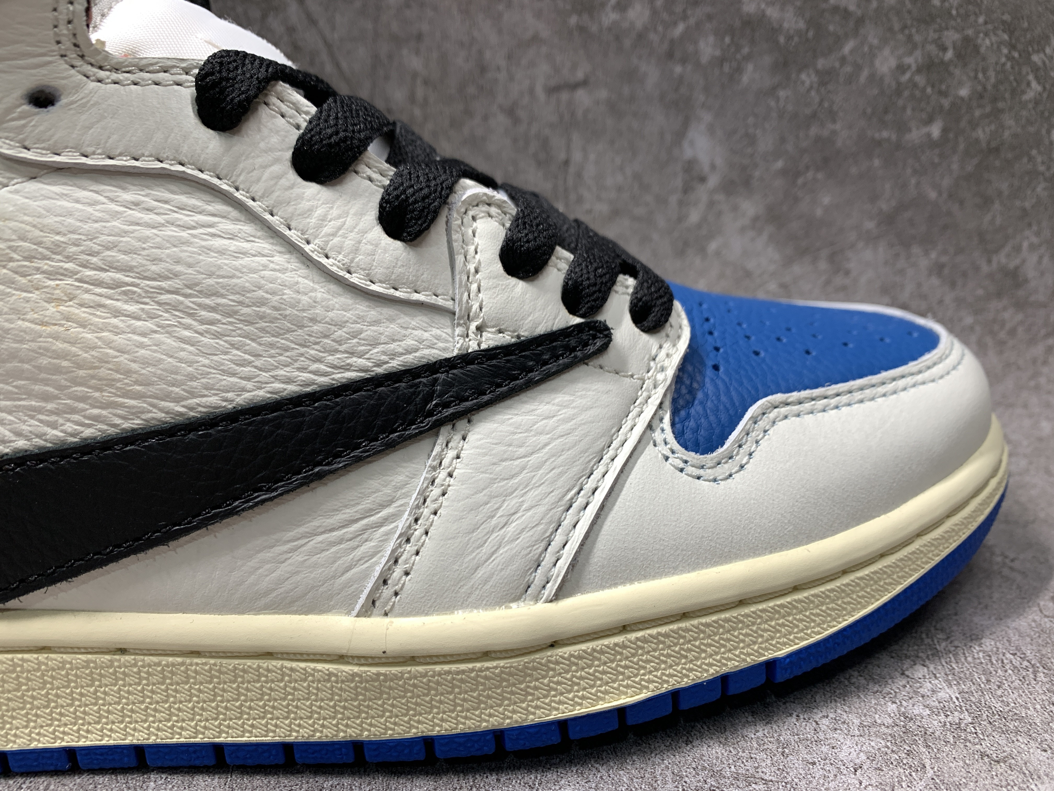 Air Jordan 1 Retro High x Travis Scott x Fragment