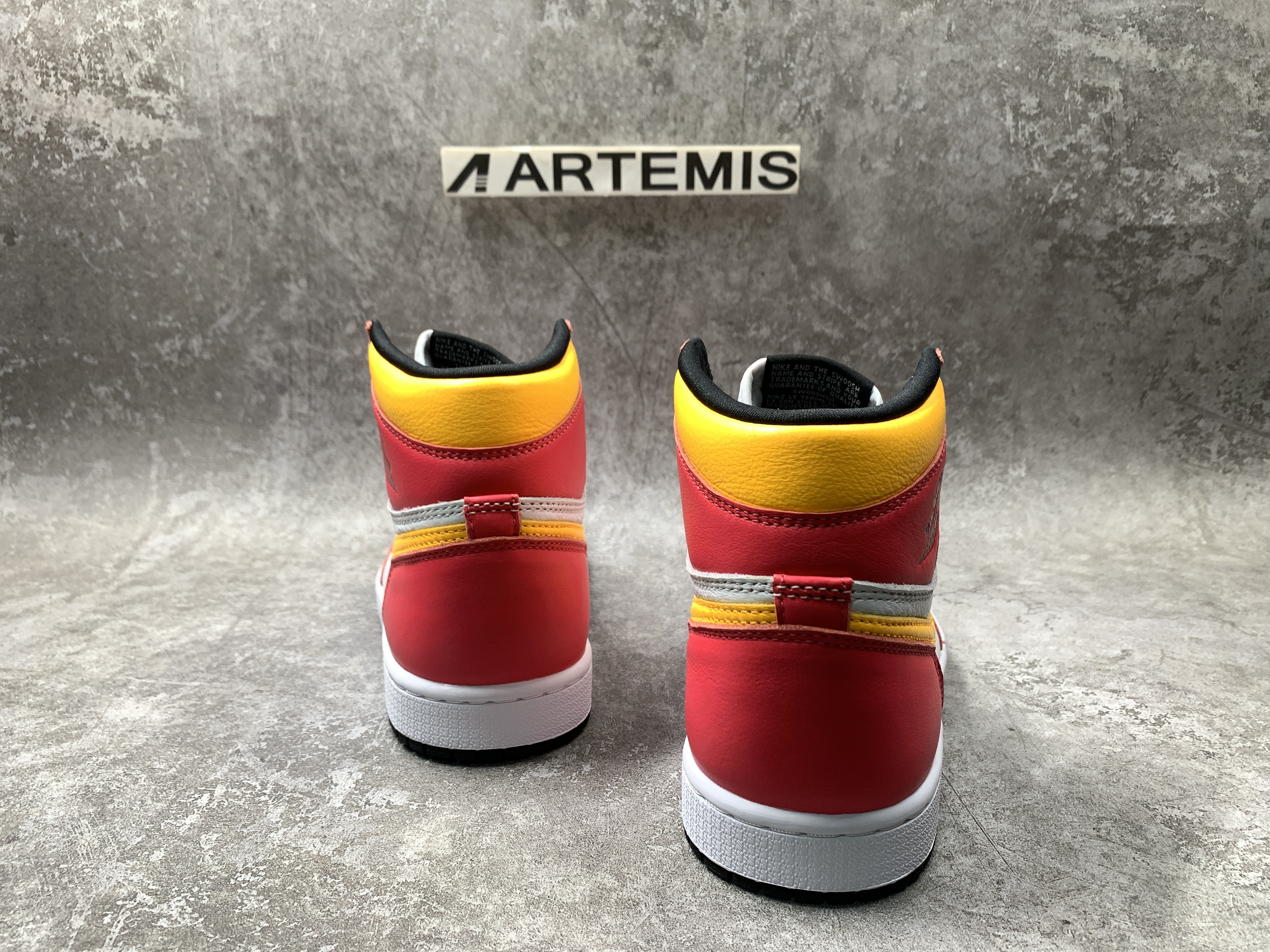 Air Jordan 1 Retro High OG Light Fusion Red