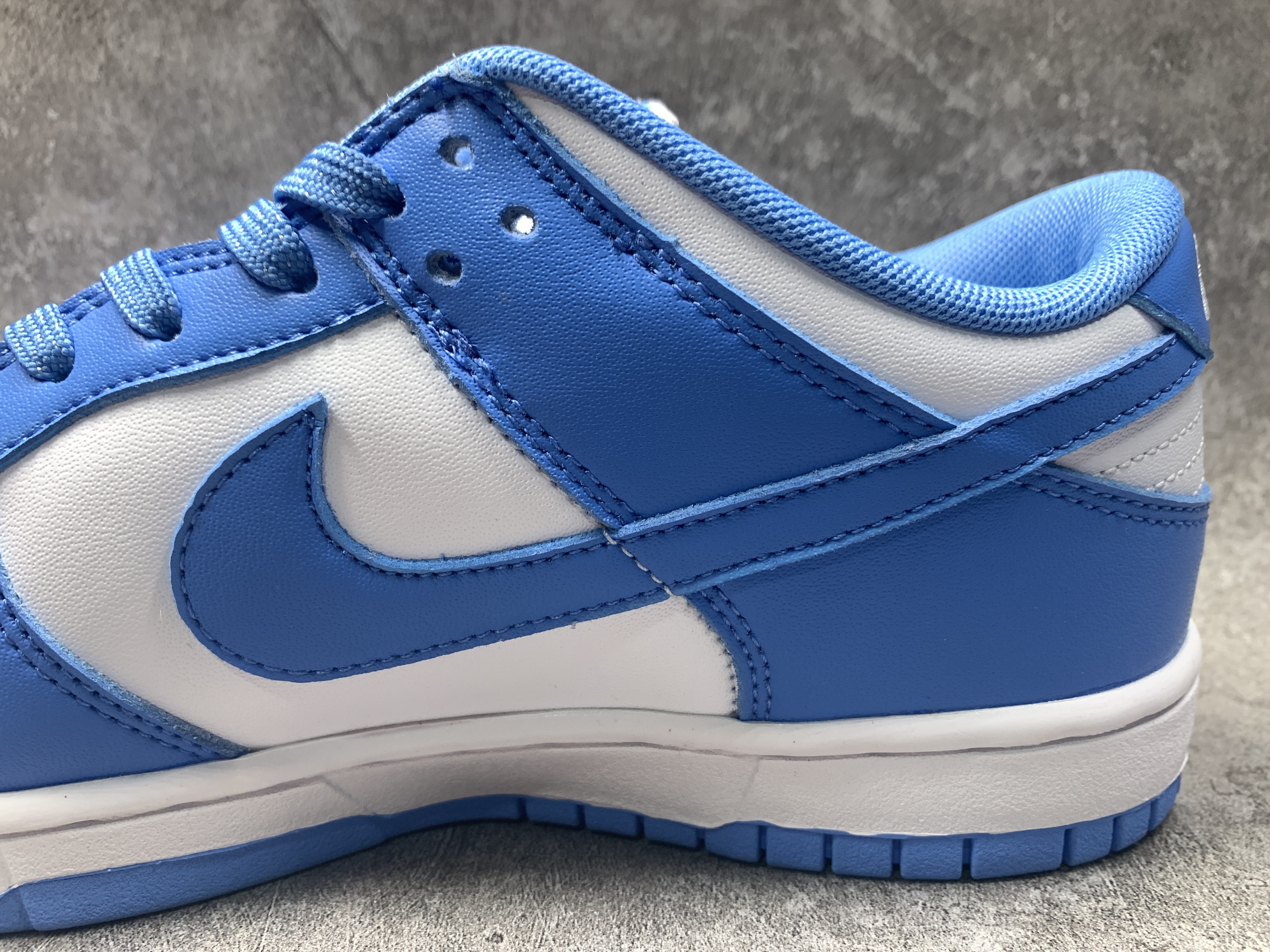 Nike Dunk Low UNC (2021)