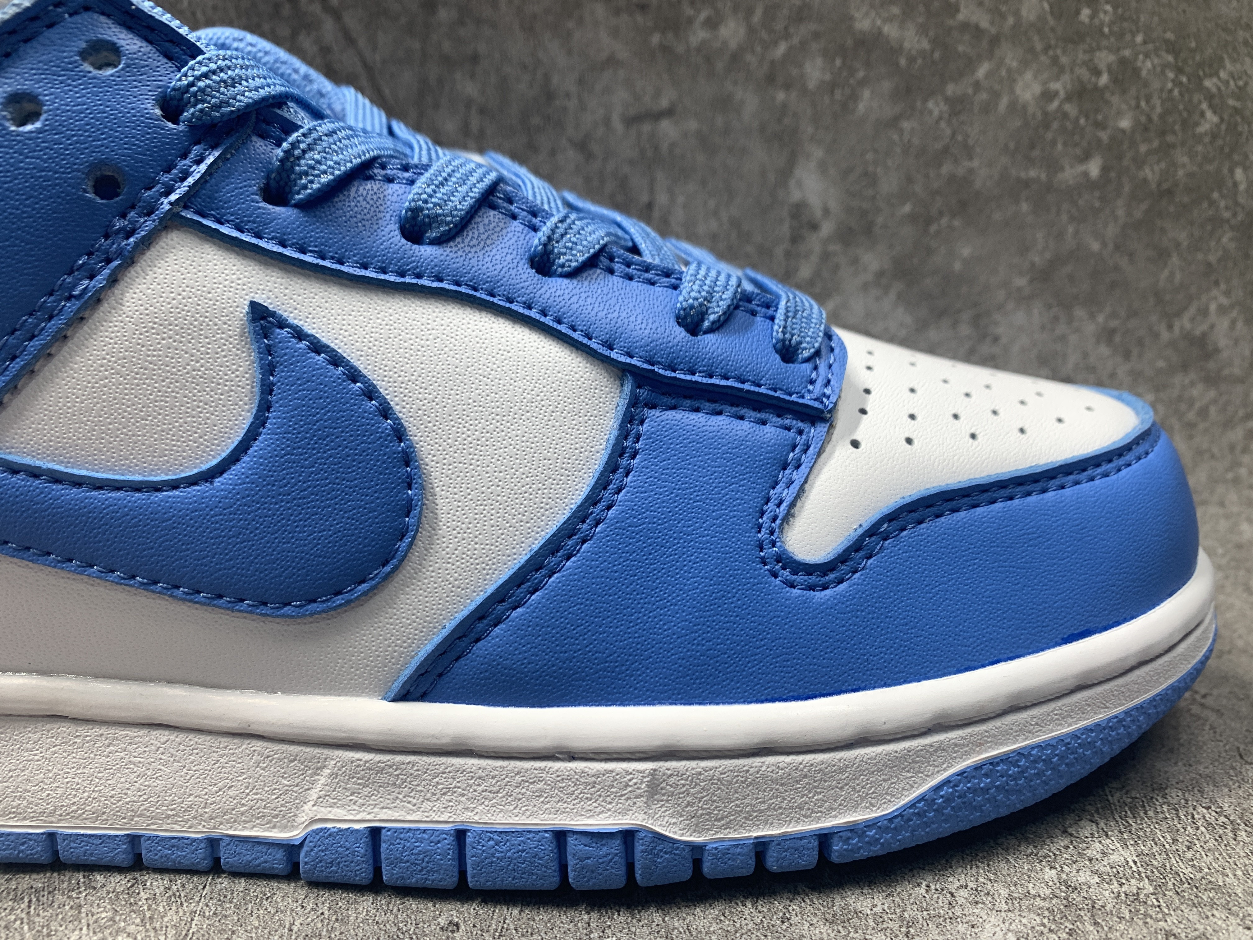 Nike Dunk Low UNC (2021)