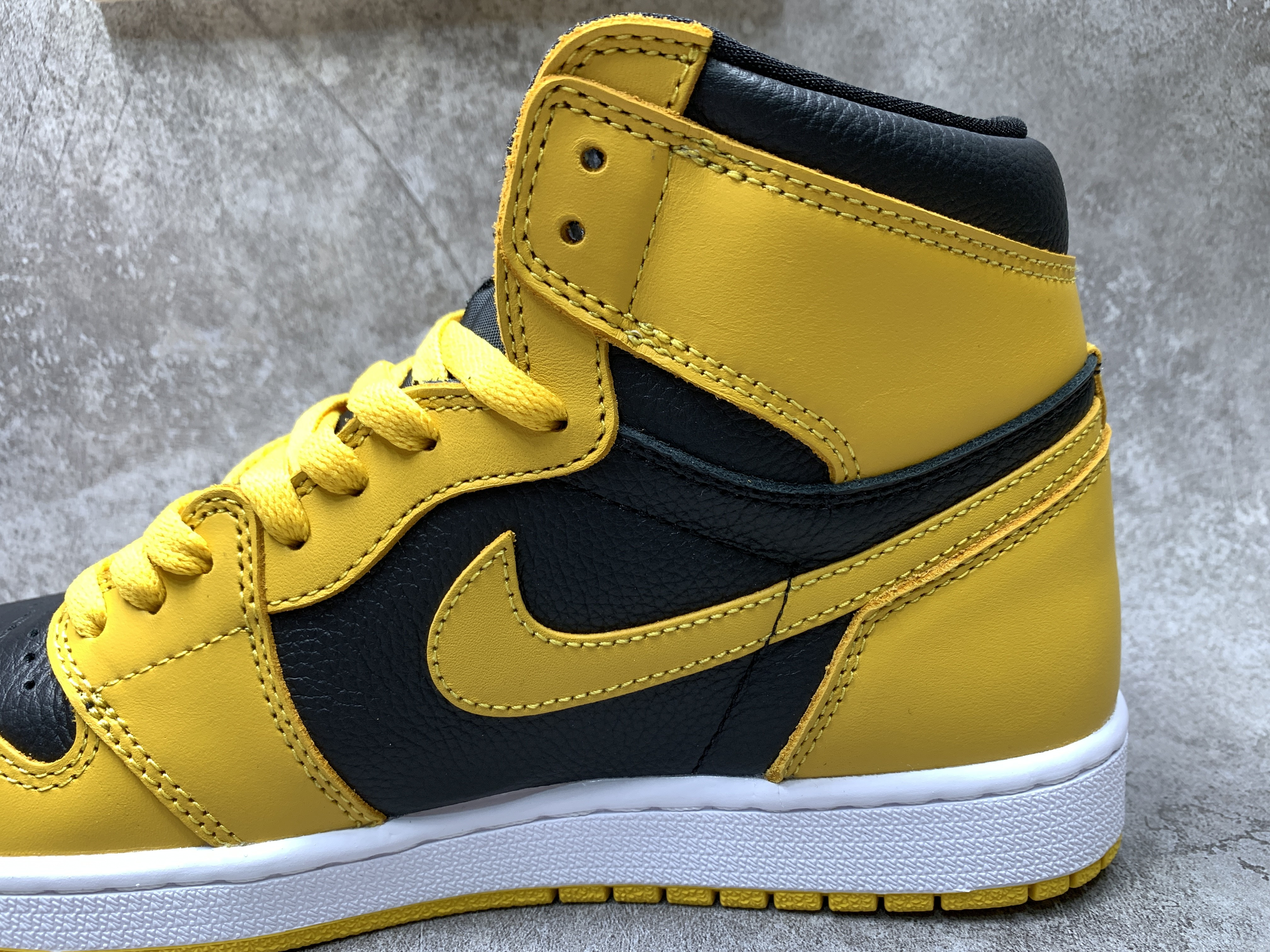 Air Jordan 1 High Retro OG Pollen