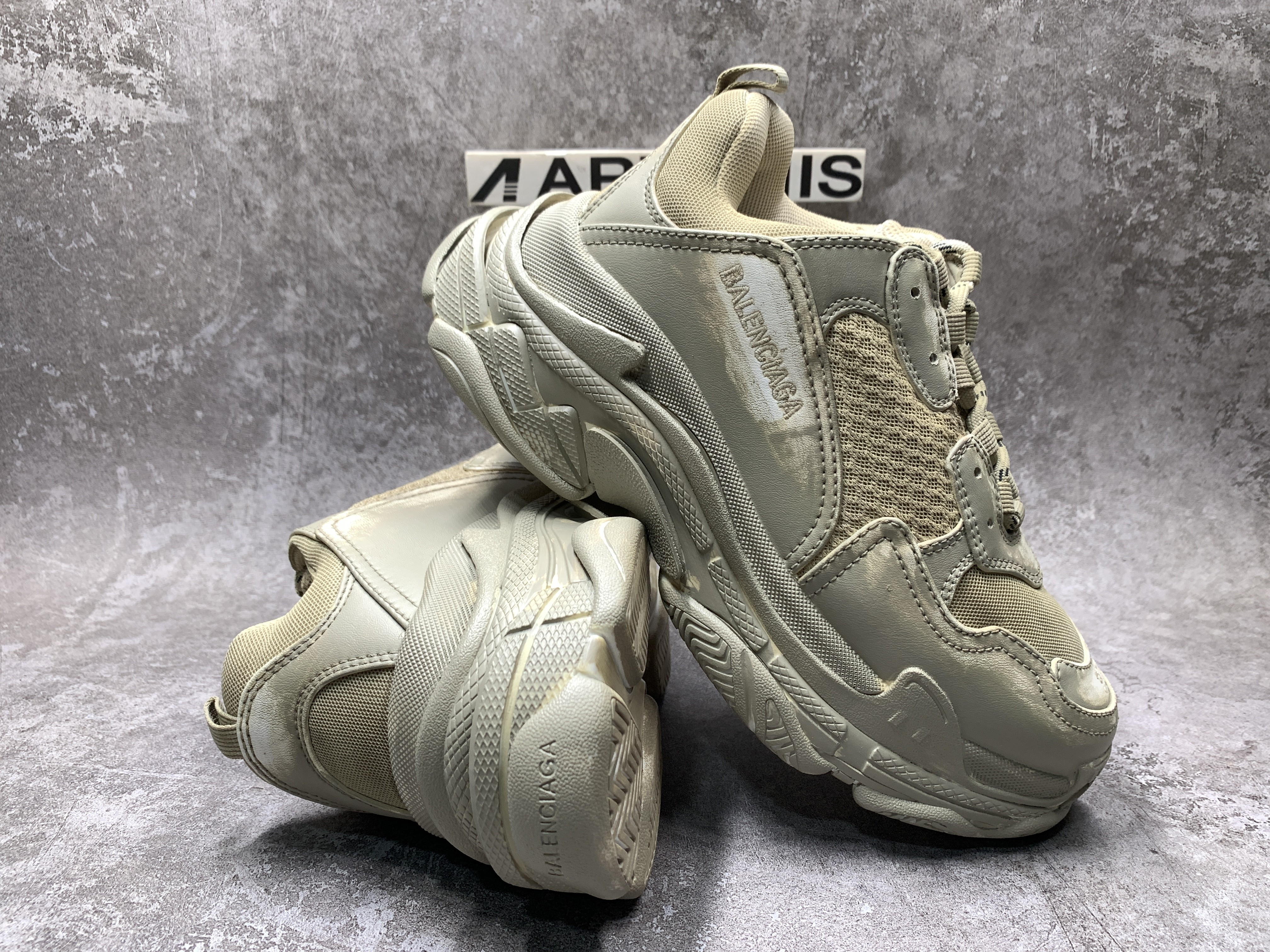Balenciga Triple S Sneaker Light Beige Faded
