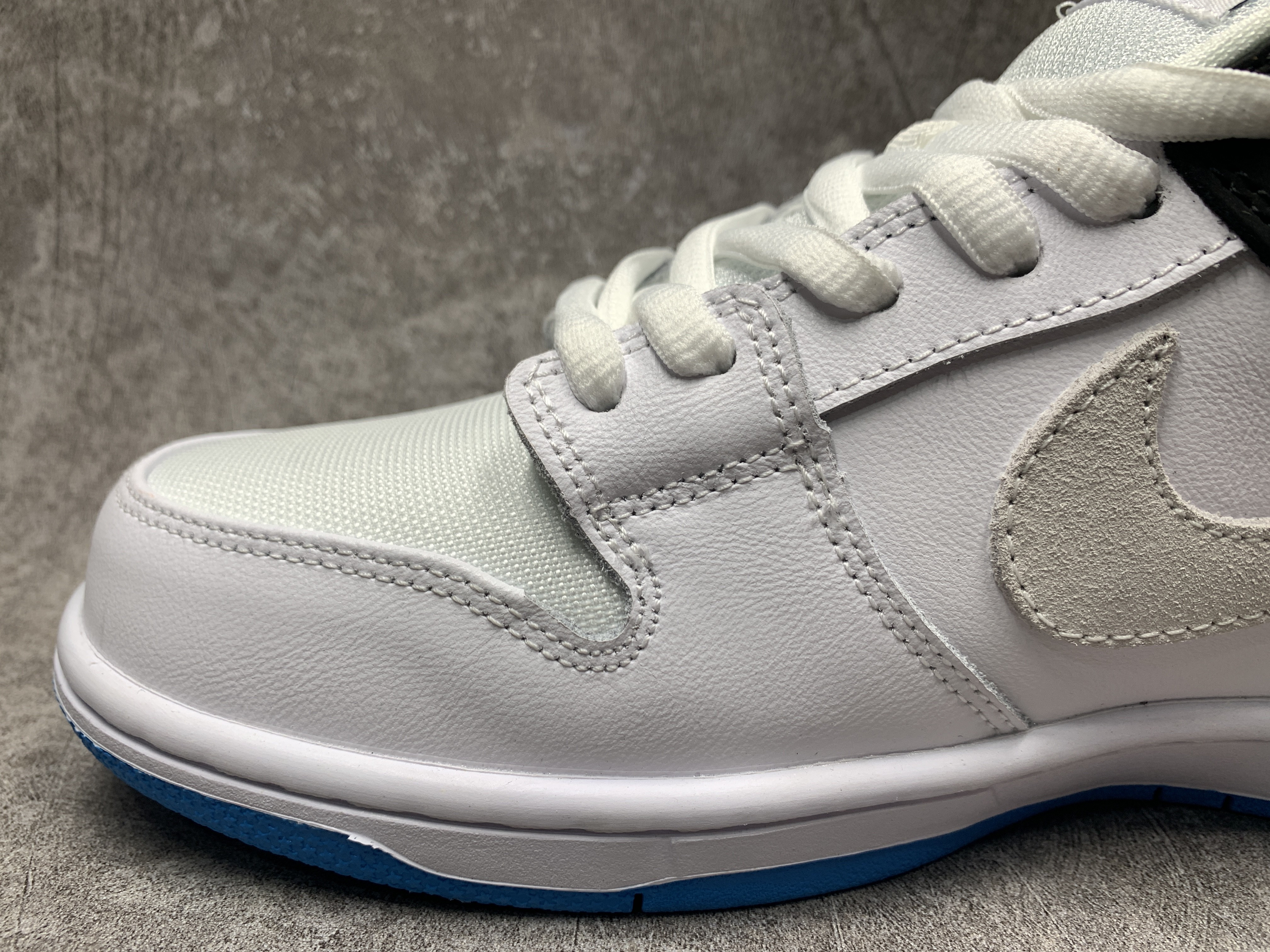 Nike SB Dunk Low Laser Blue