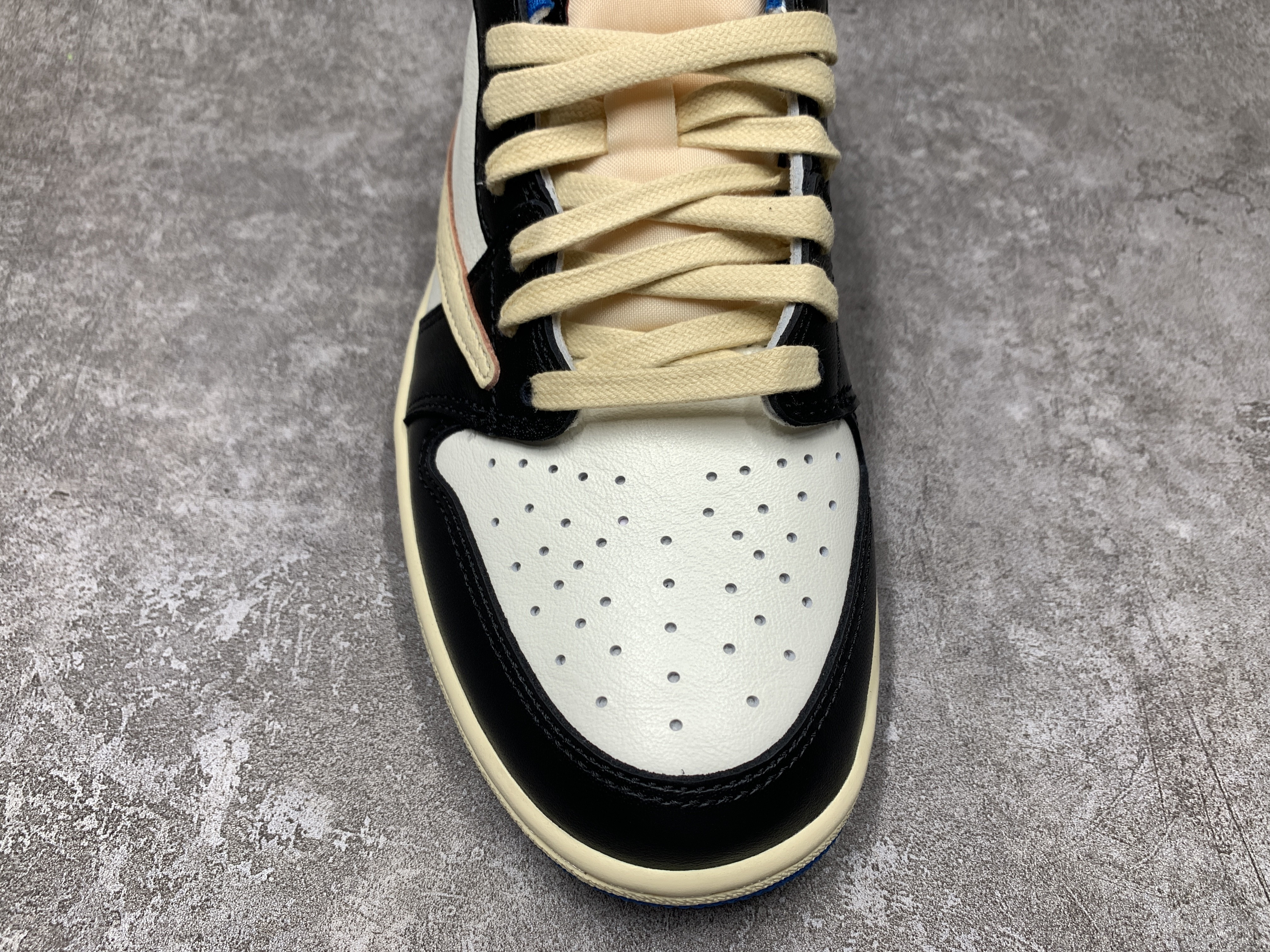 Air Jordan 1 Low Fragment Design x Travis Scott