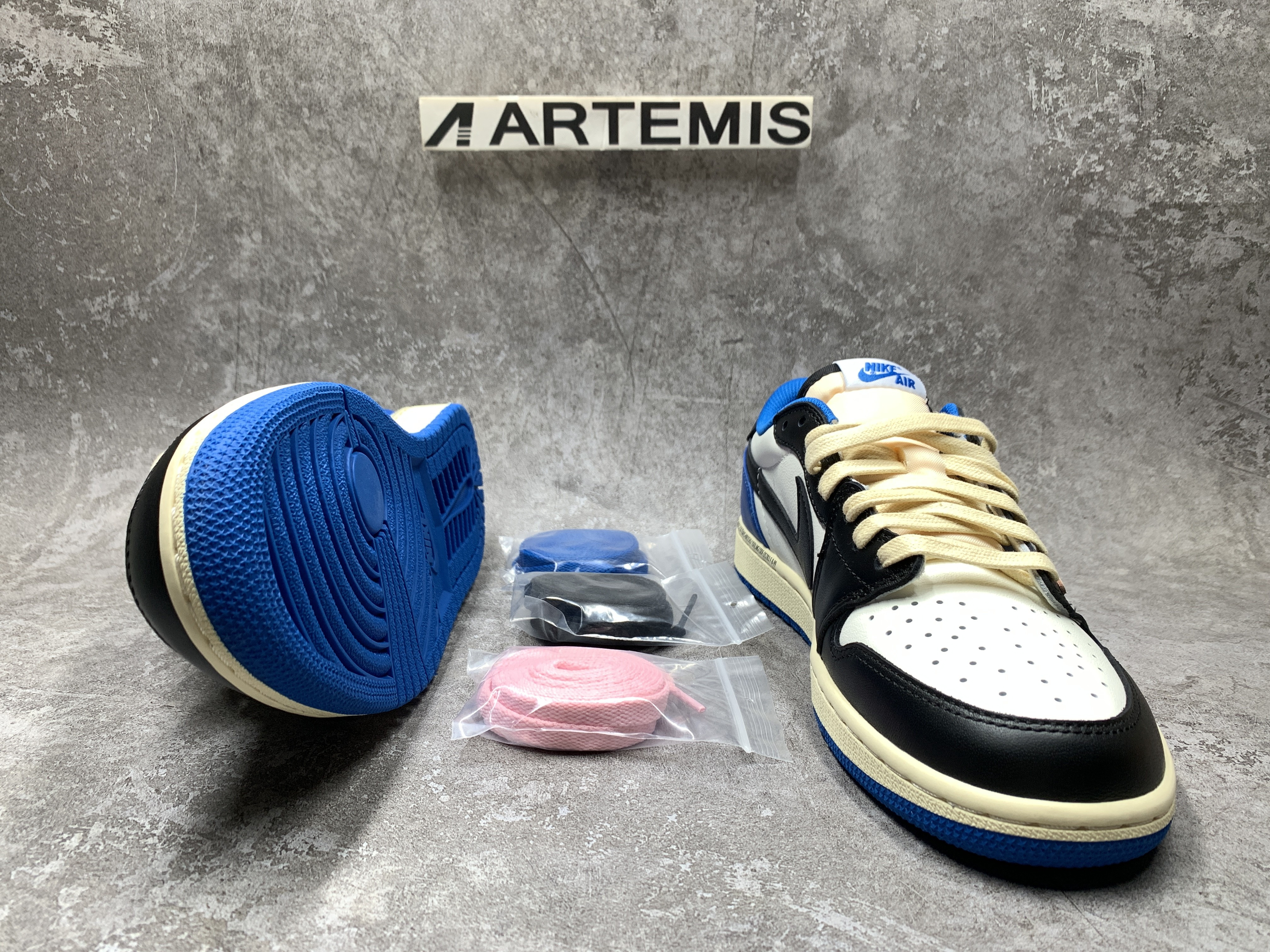Air Jordan 1 Low Fragment Design x Travis Scott