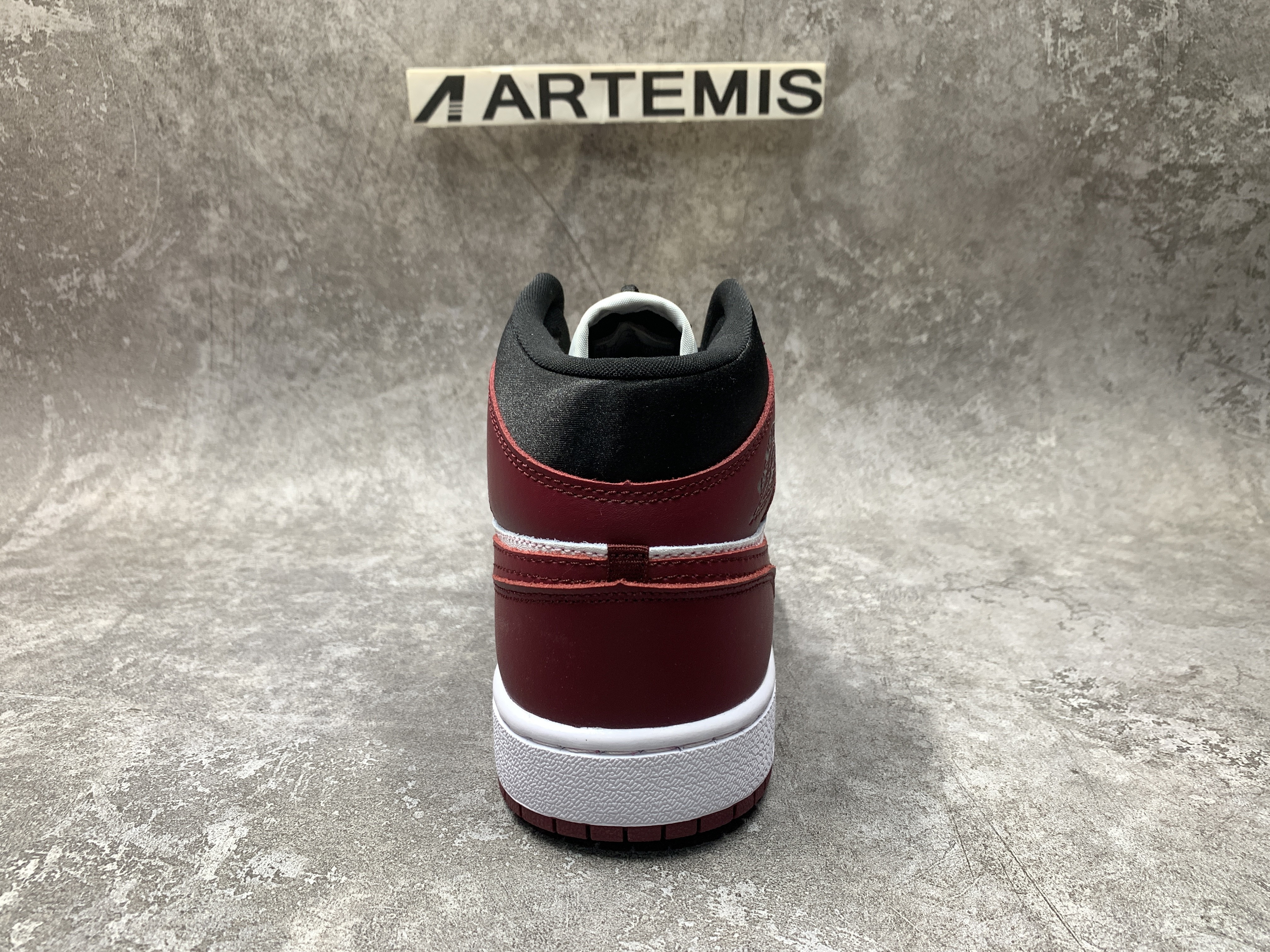 Air Jordan 1 Mid SE Black Dark Beetroot