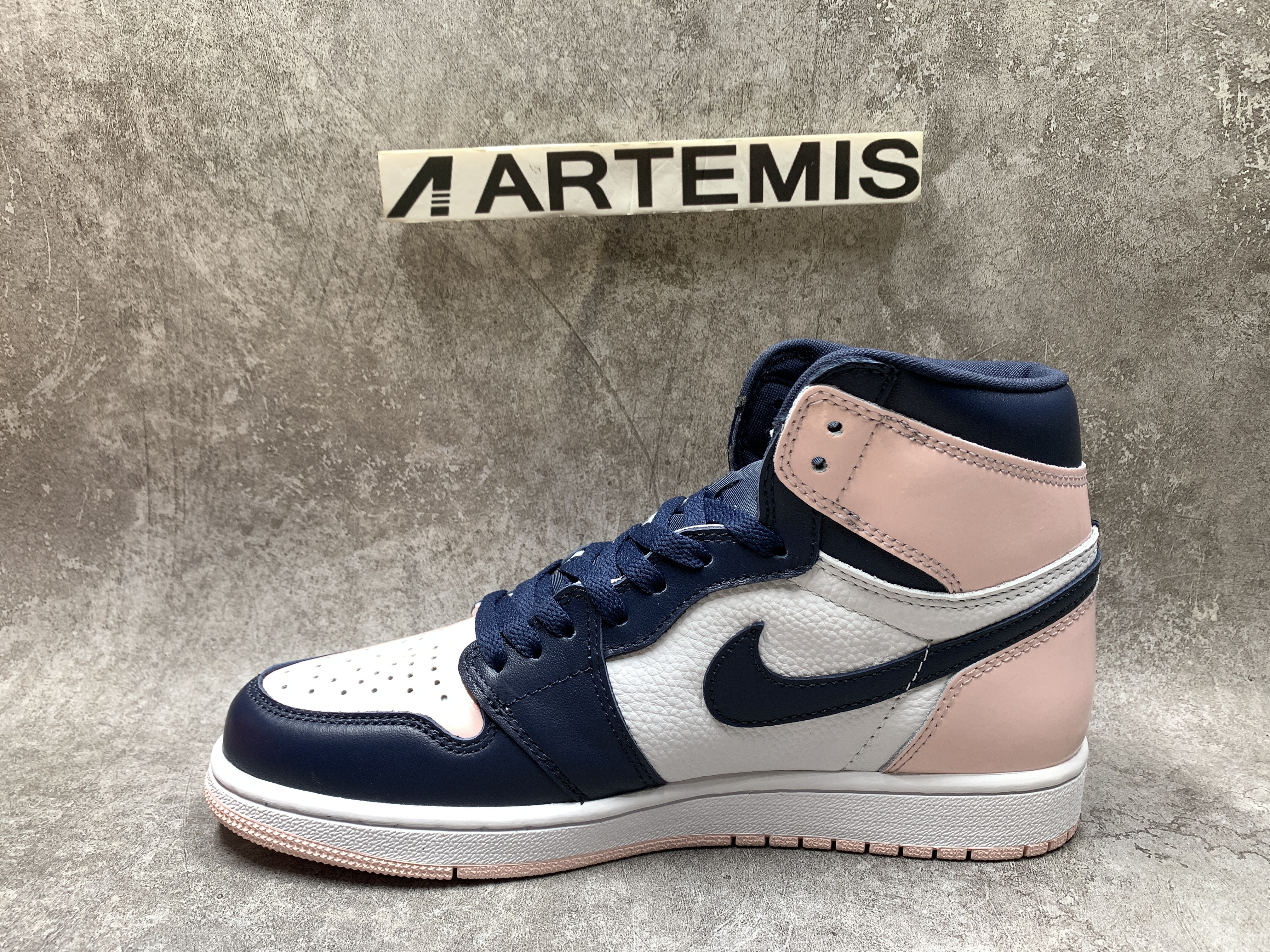 Air Jordan 1 Retro High OG SE Bubble Gum Atmosphere