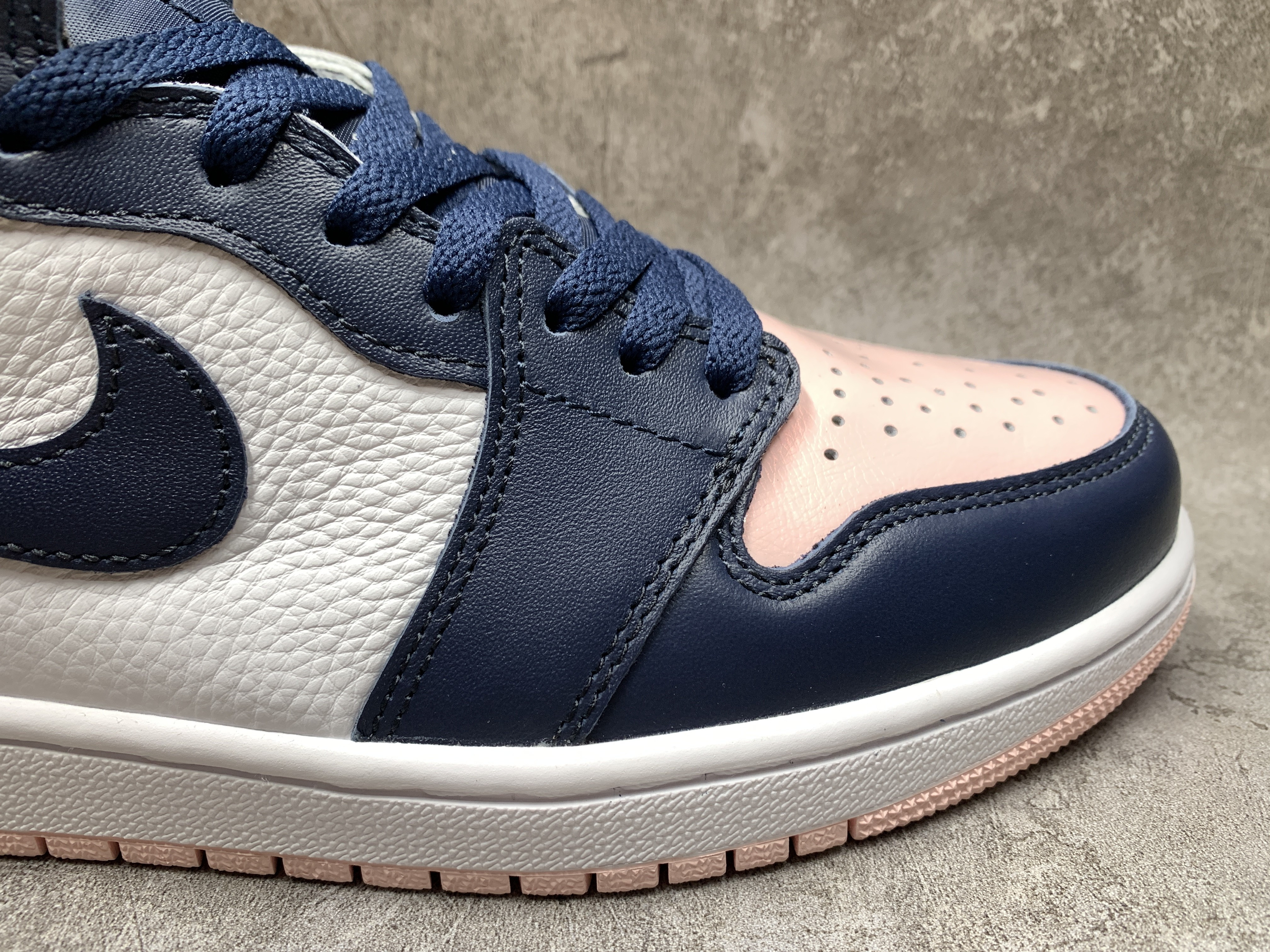 Air Jordan 1 Retro High OG SE Bubble Gum Atmosphere