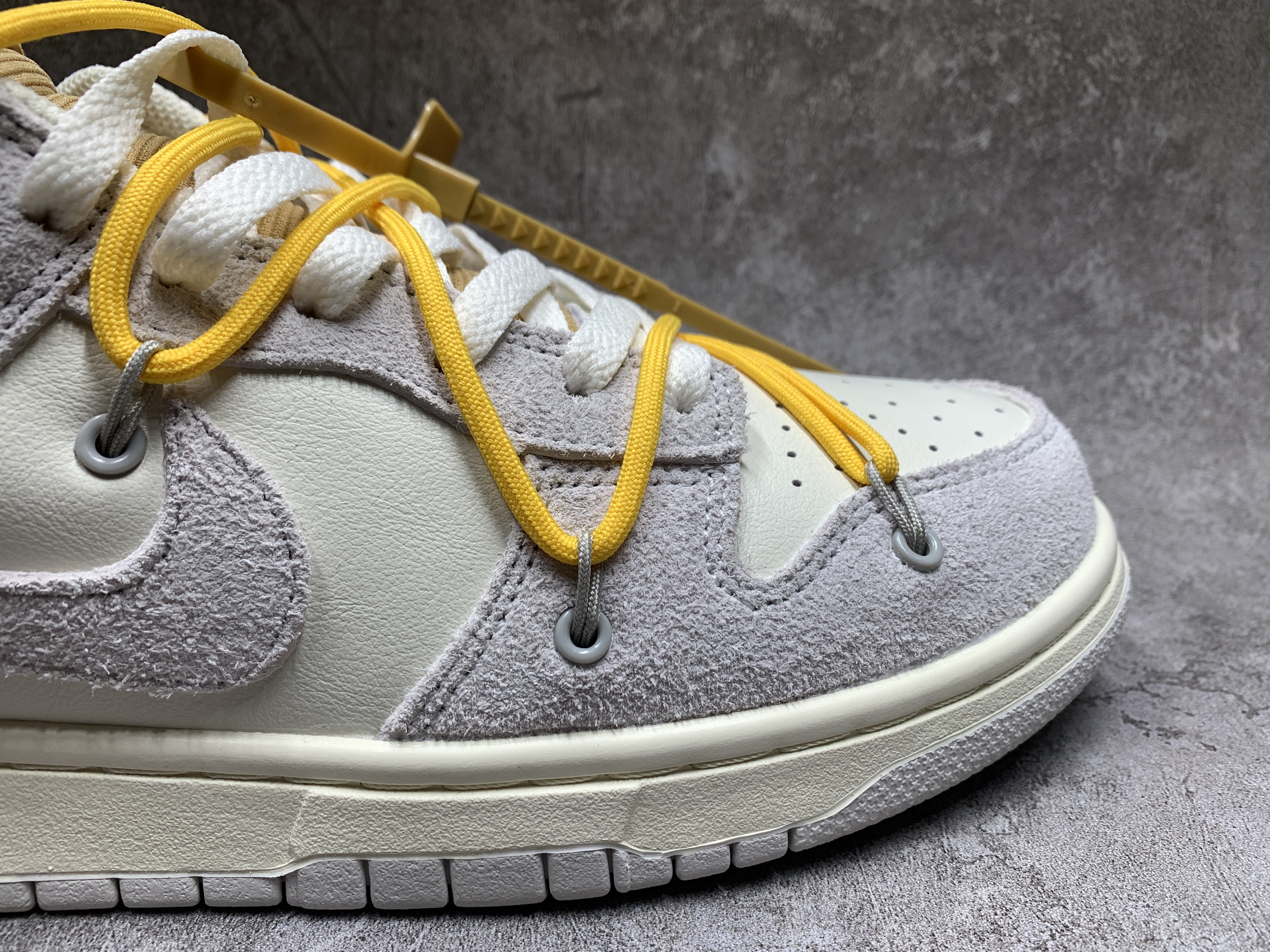 Off-White x Dunk Low Lot 39 of 50