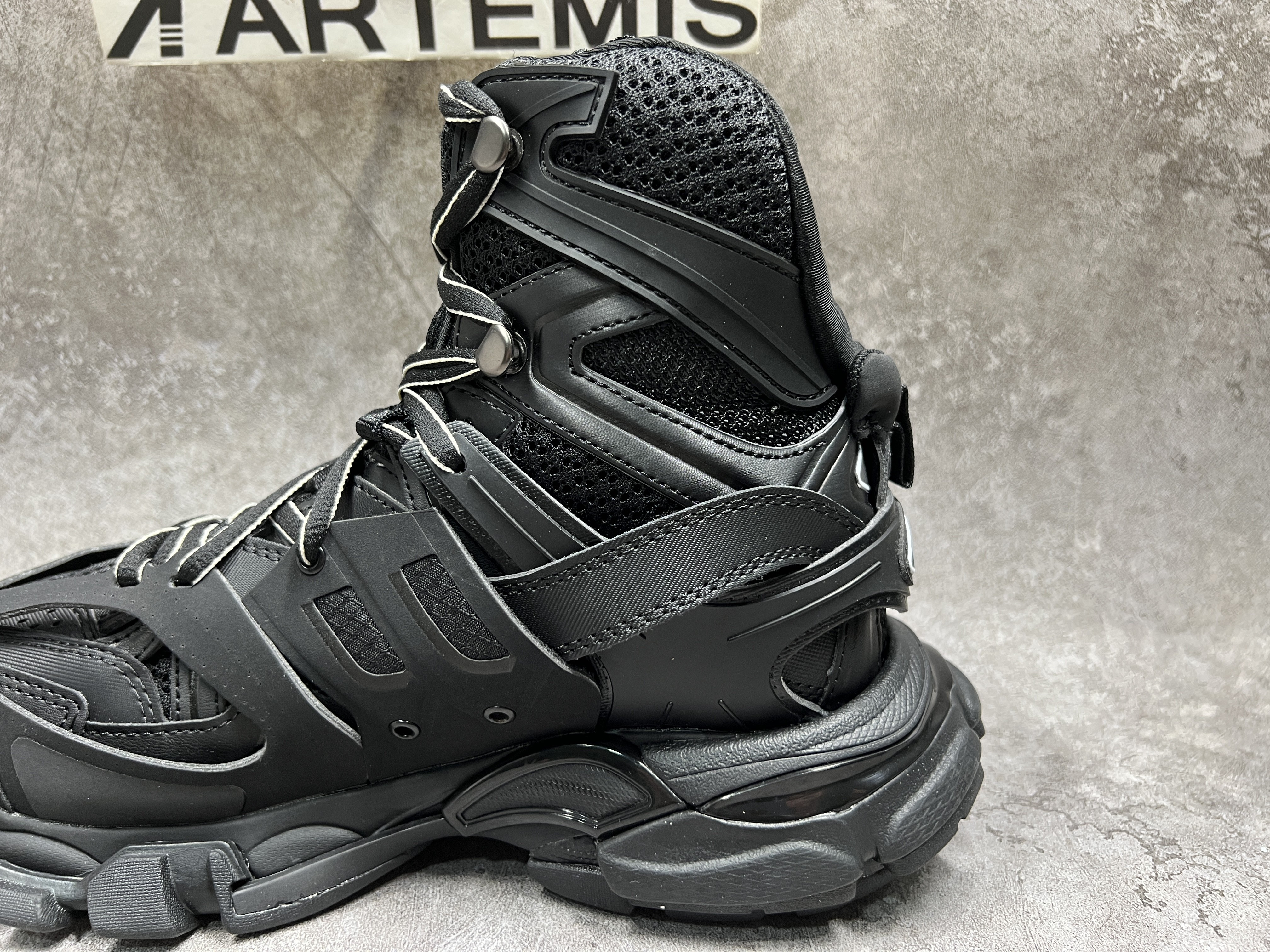 Balenciga Track Hike Black