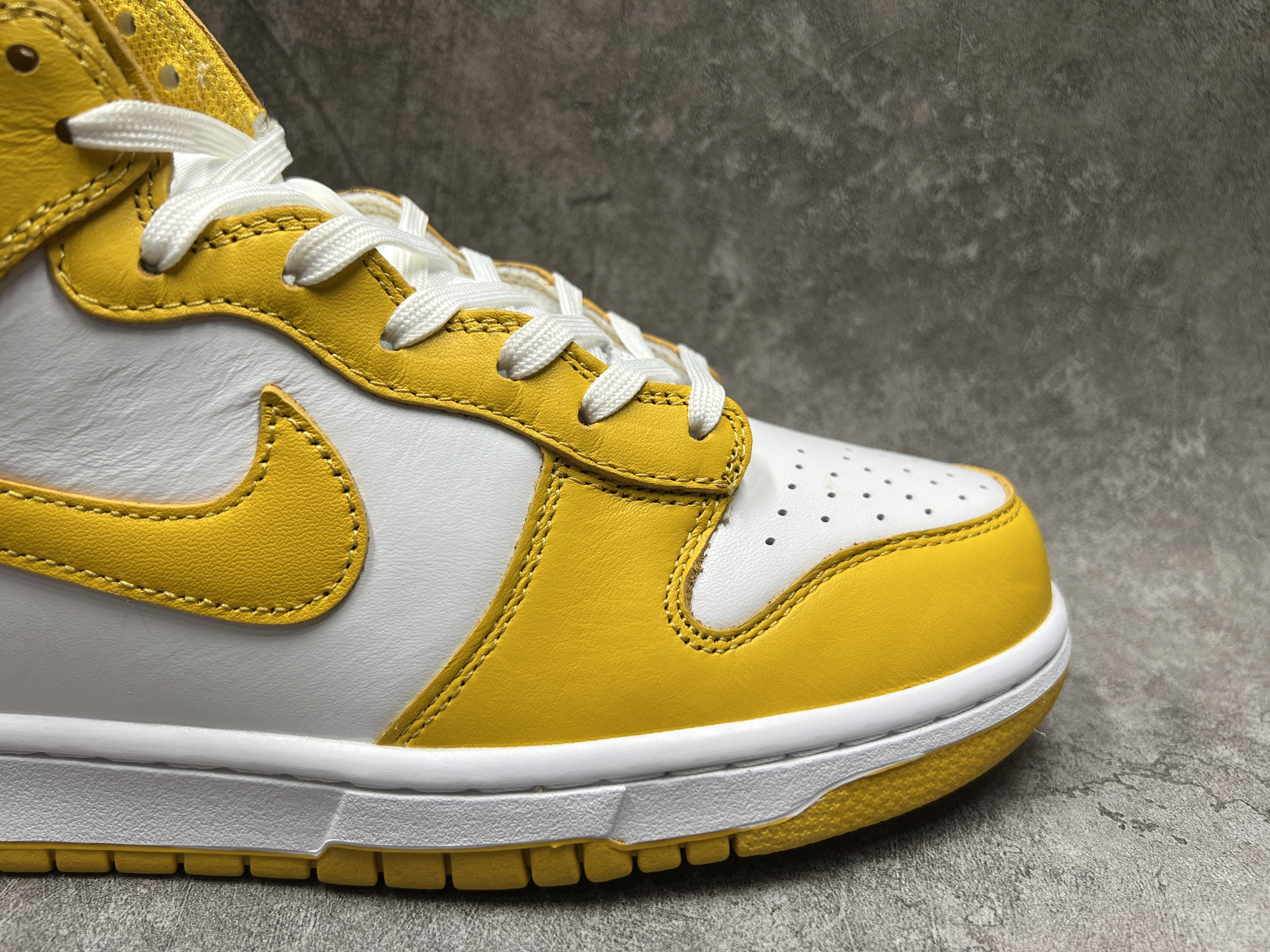 Nike Dunk High Dark Sulfur
