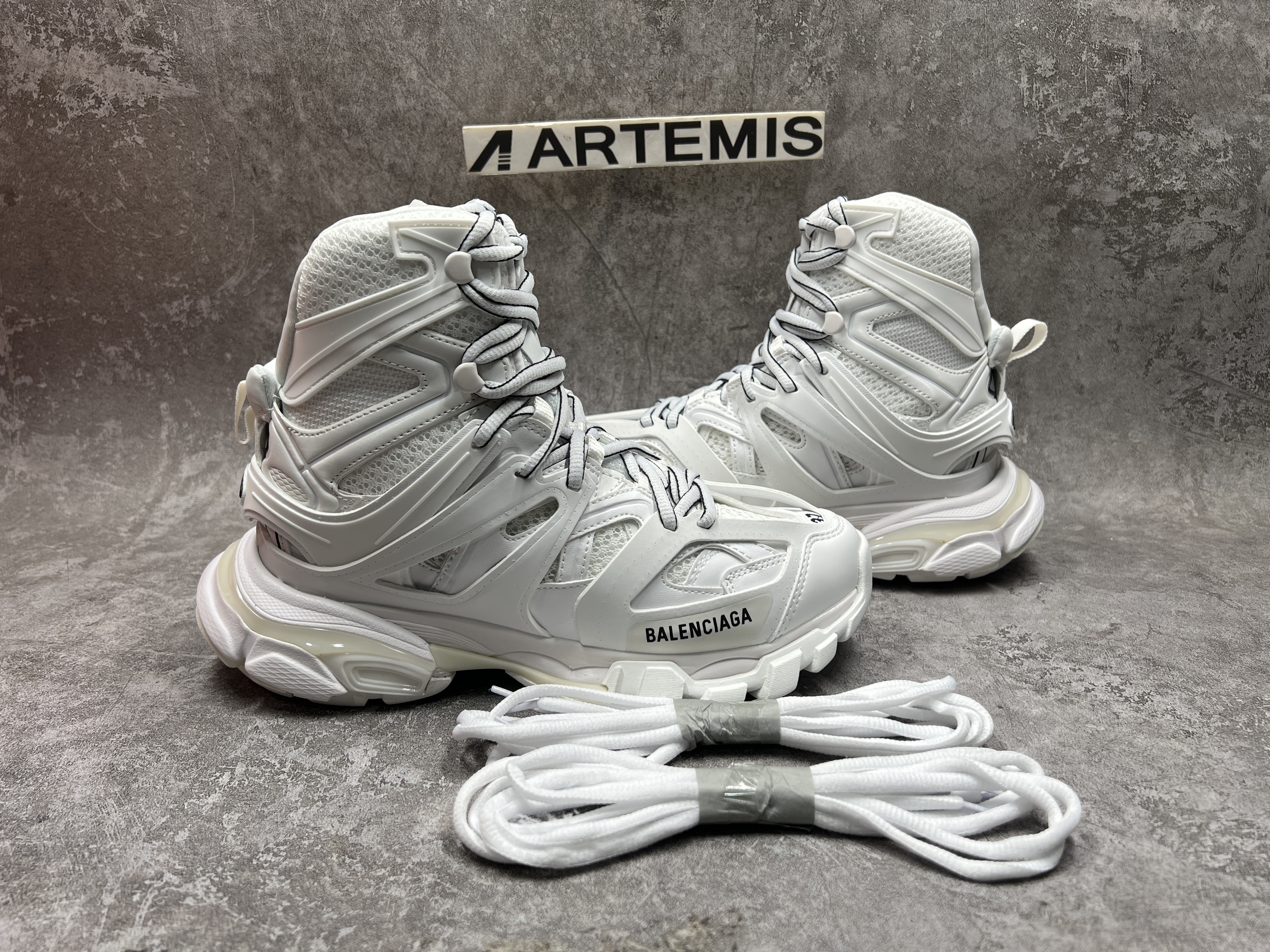 Balenciga Track Hike White