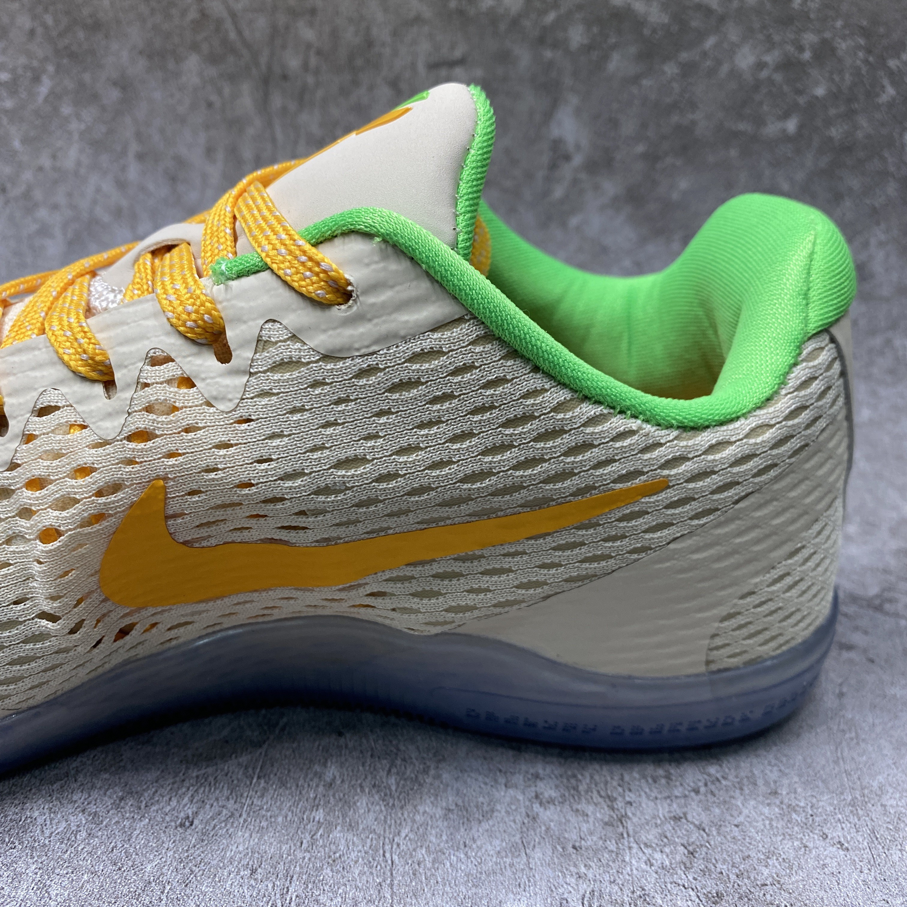 Nike Kobe 11 Peach Jam PE