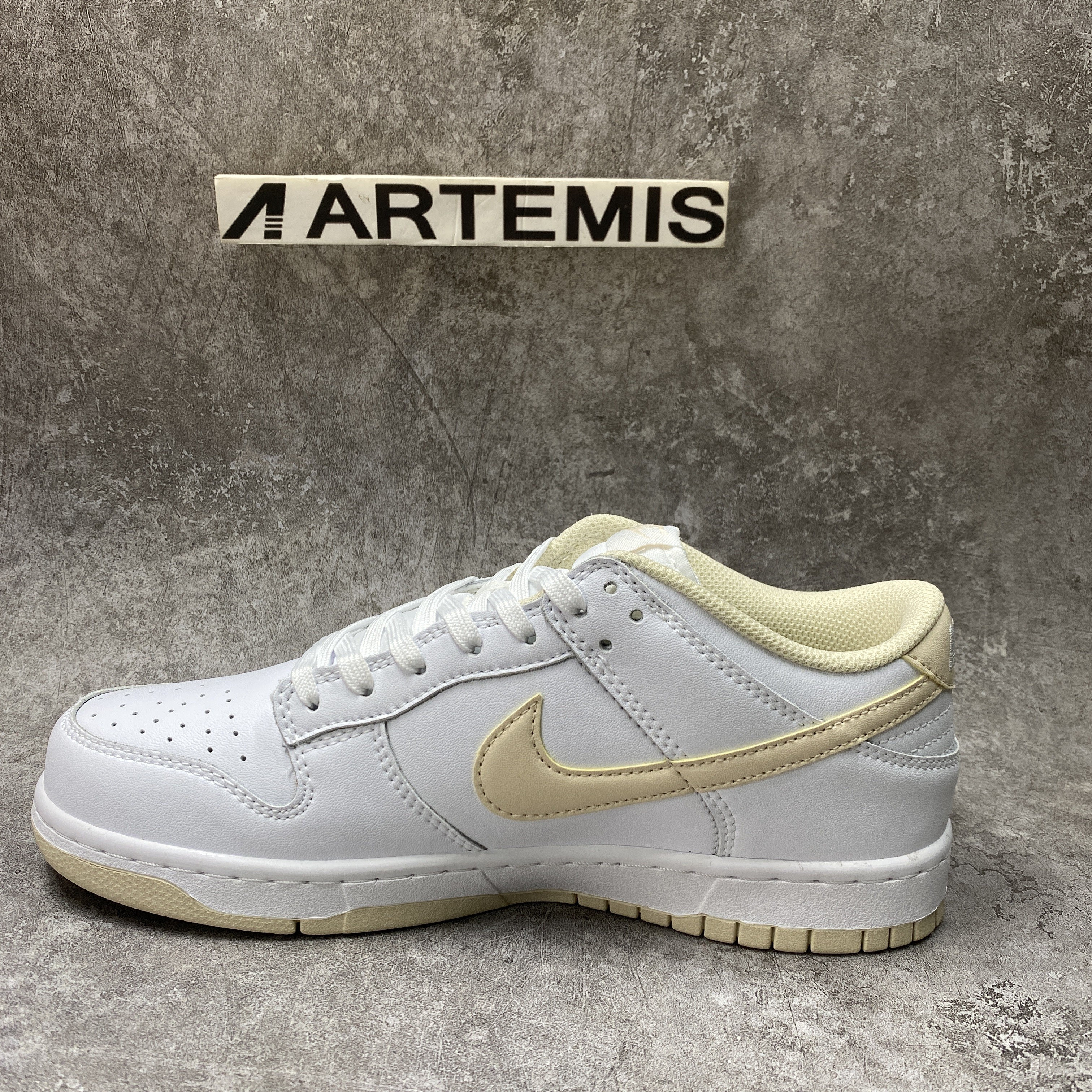 Nike Dunk Low Pearl White