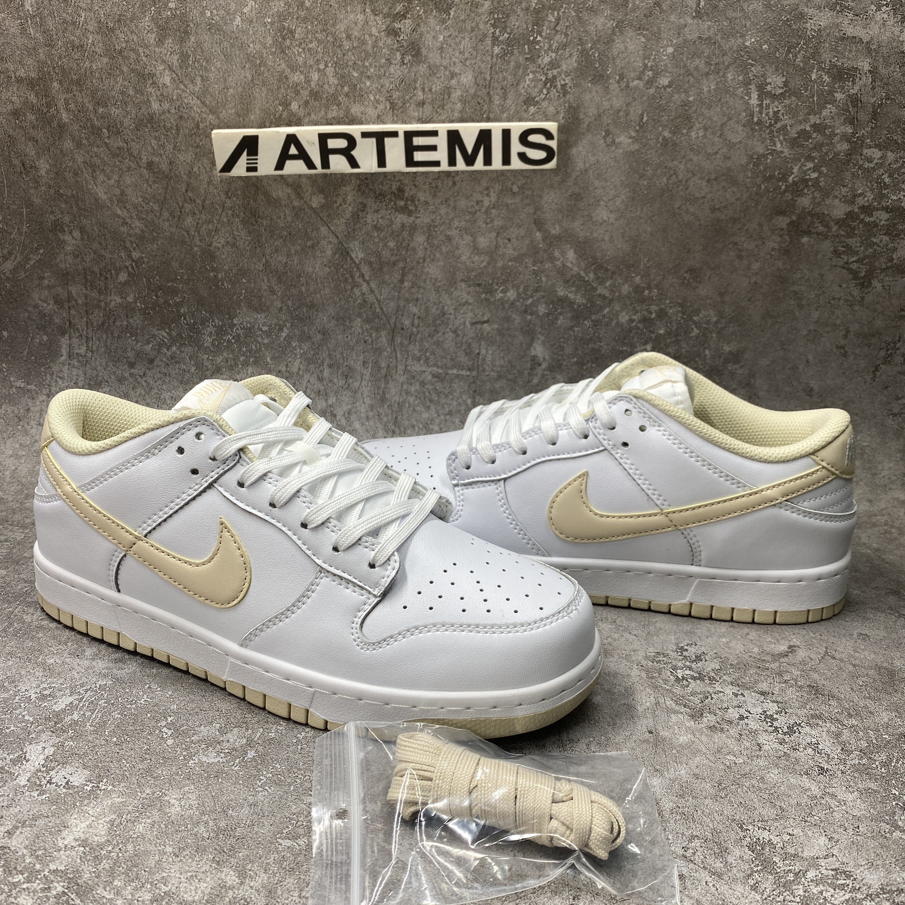 Nike Dunk Low Pearl White