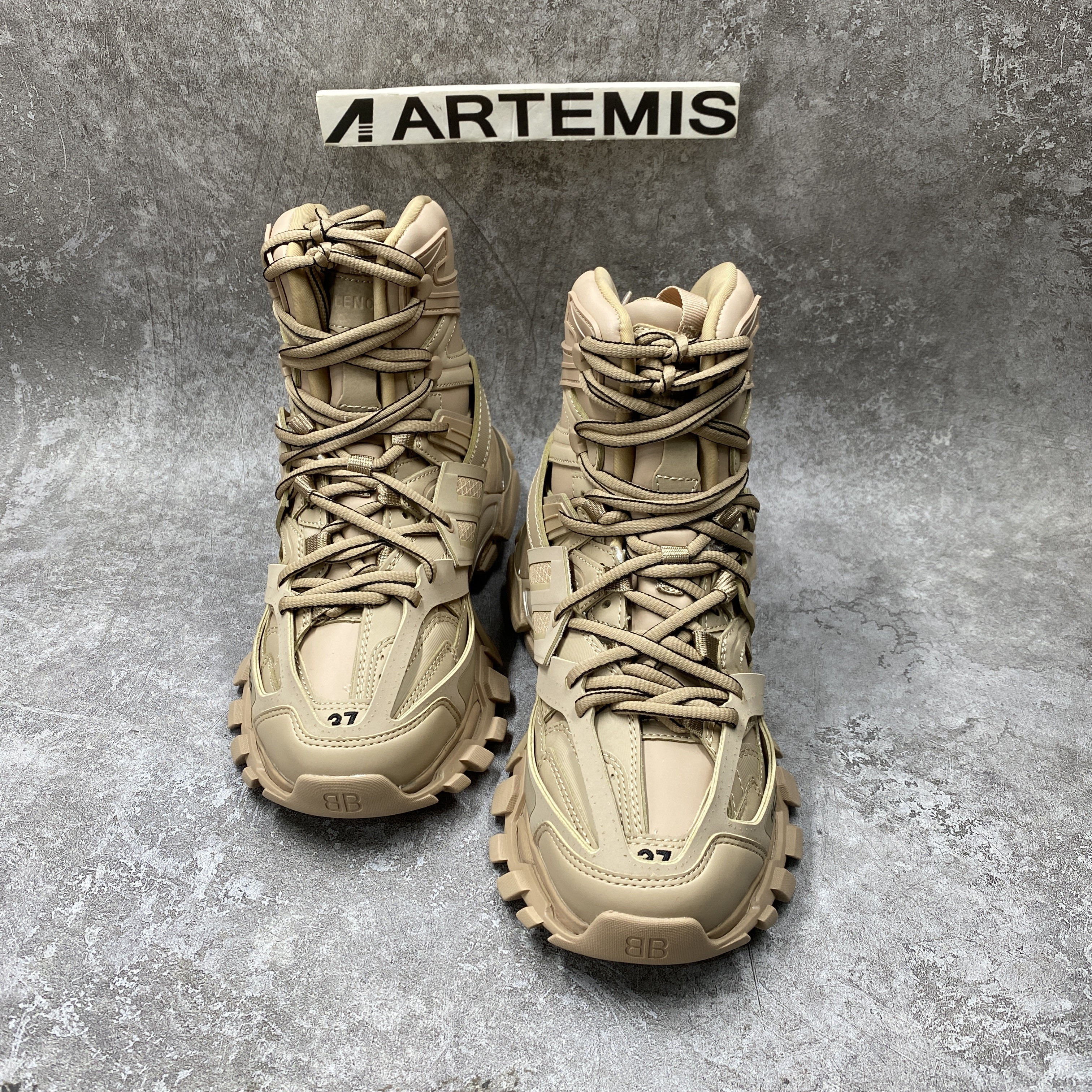 Balenciga Track Hike Beige
