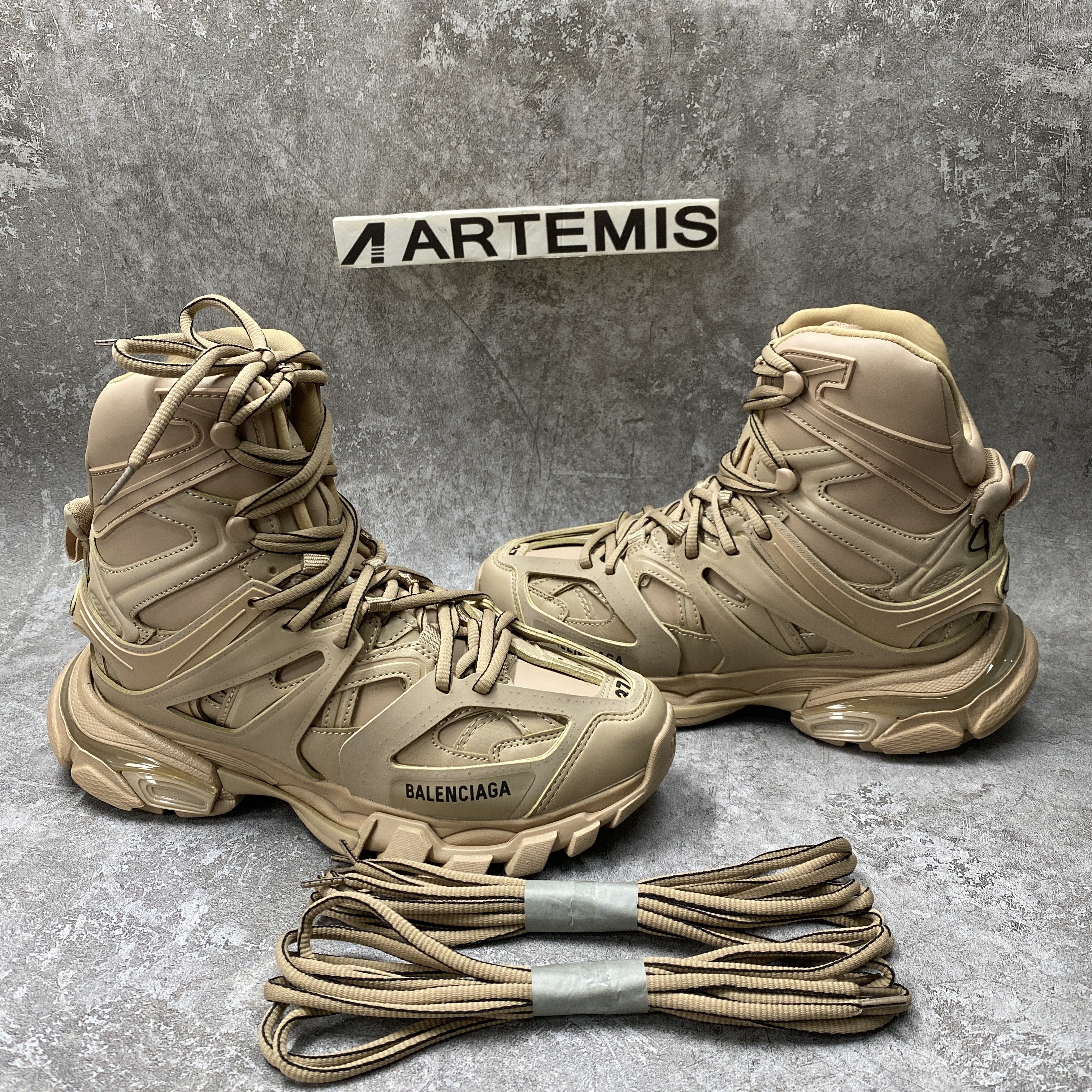 Balenciga Track Hike Beige