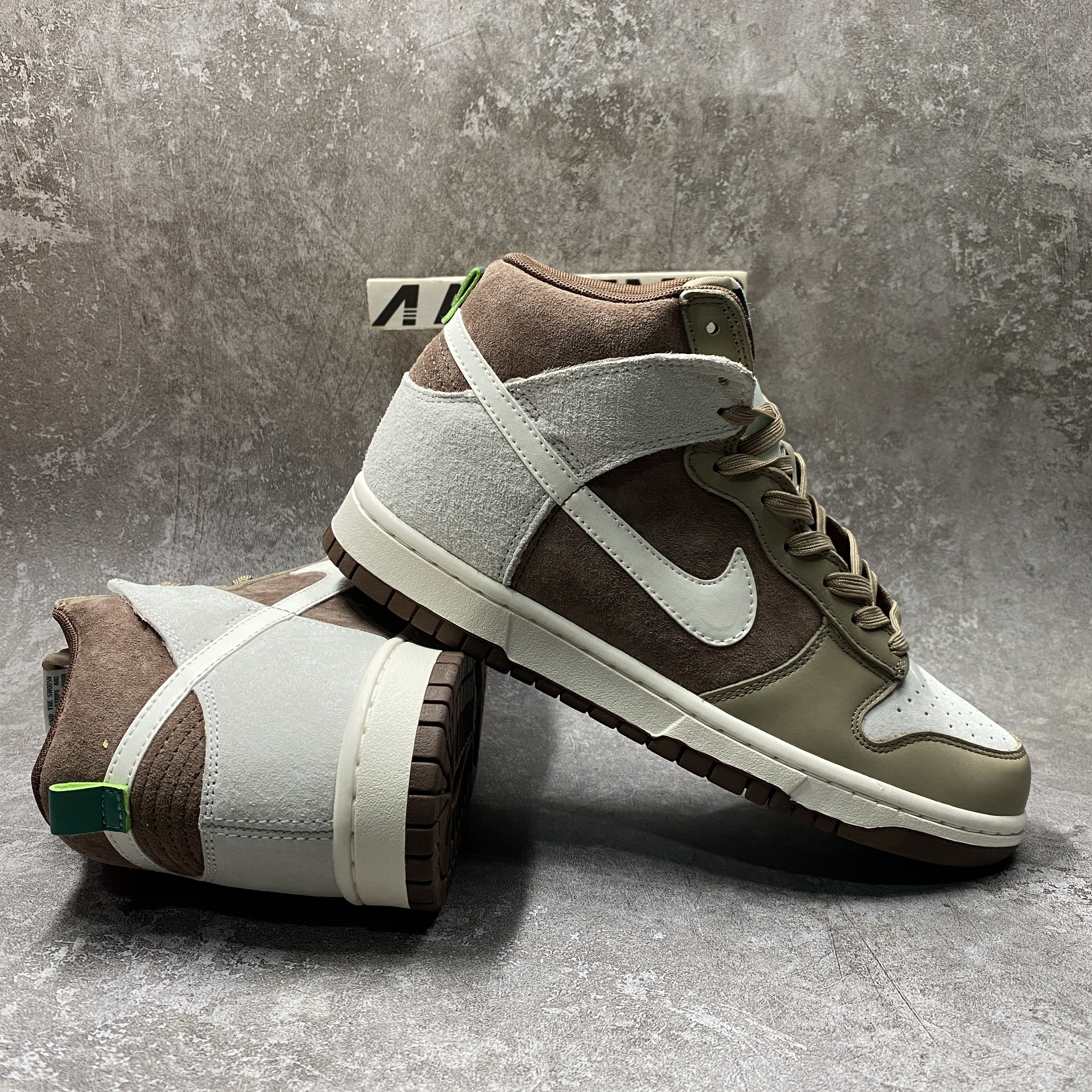 Nike Dunk High Light Chocolate