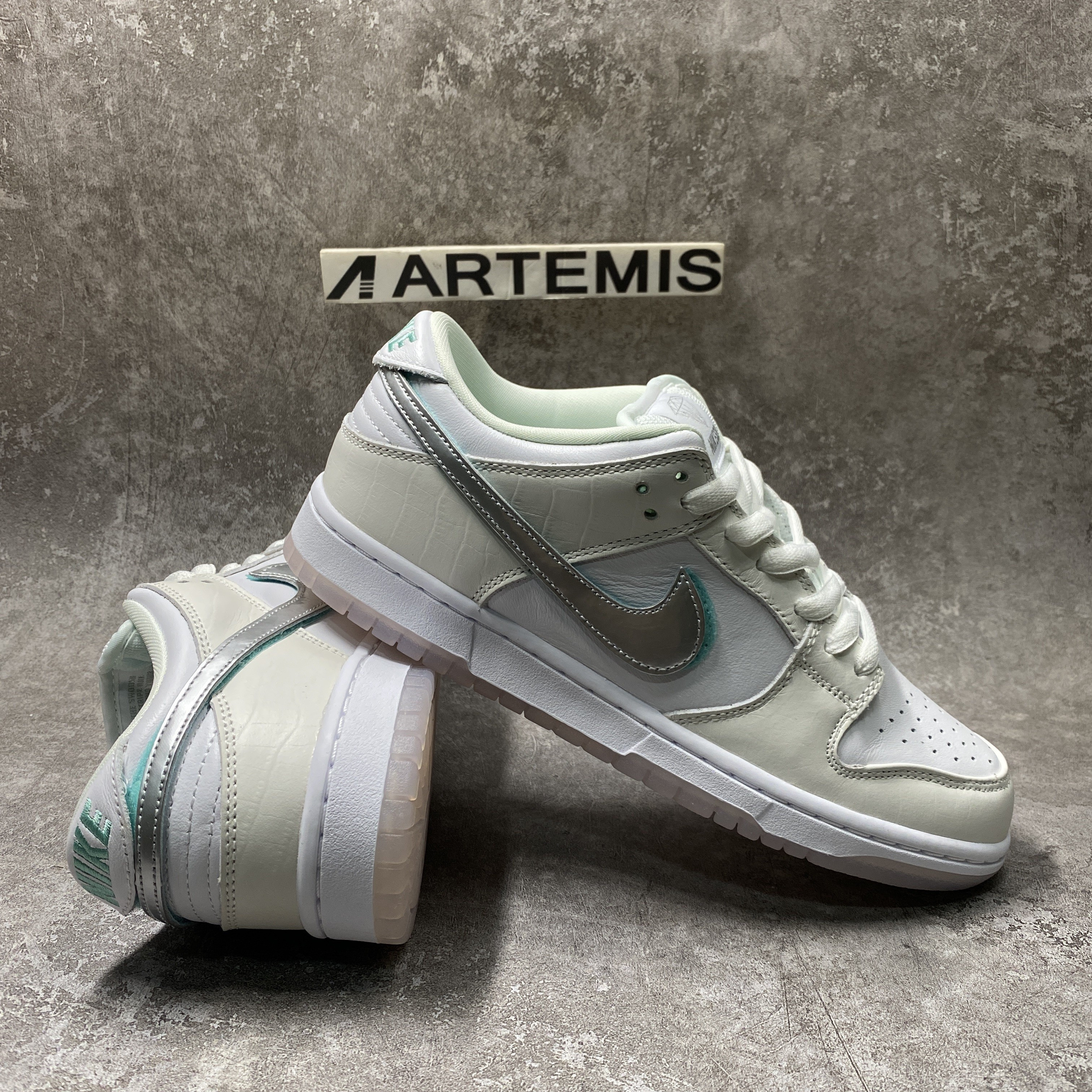 nike sb dunk low Di*m*nd s*pply co white Di*m*nd