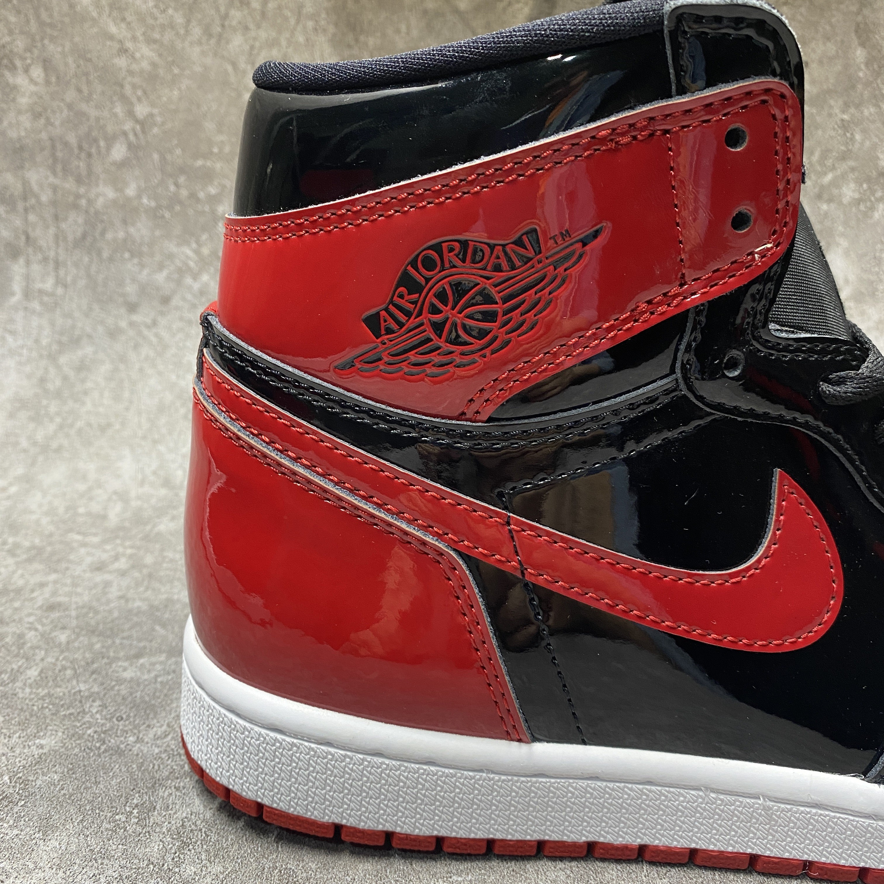 Air Jordan 1 Retro High OG Patent Bred