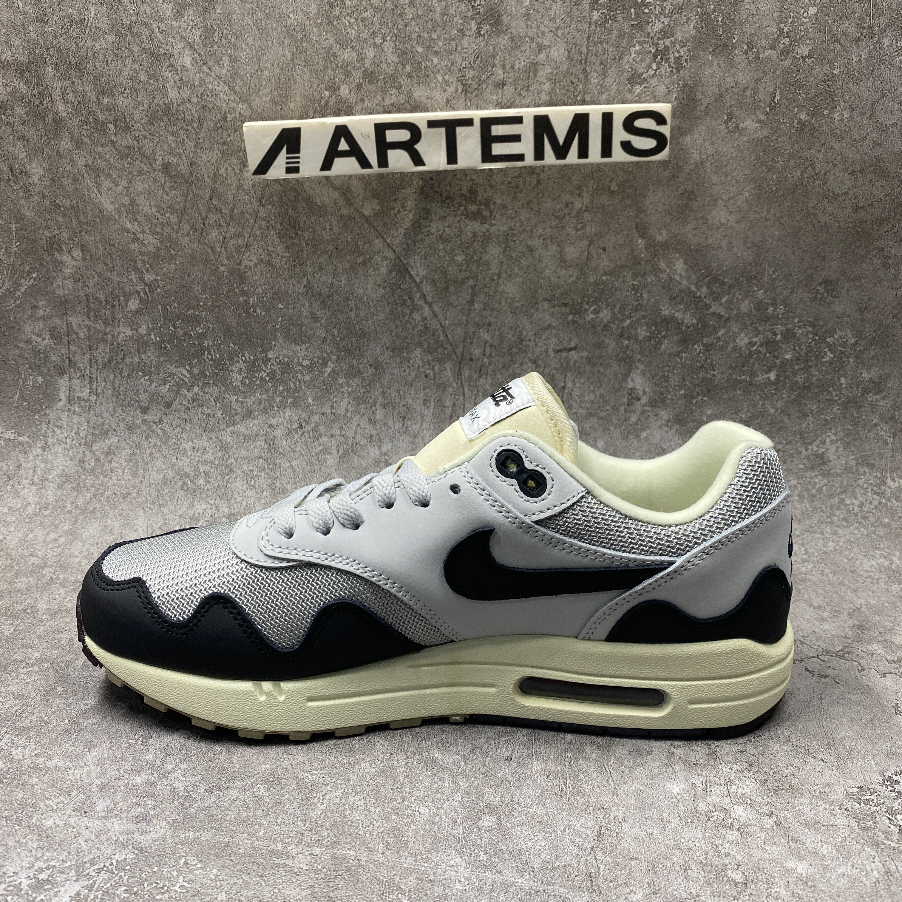 Nike Air Max 1 x Patta White Grey
