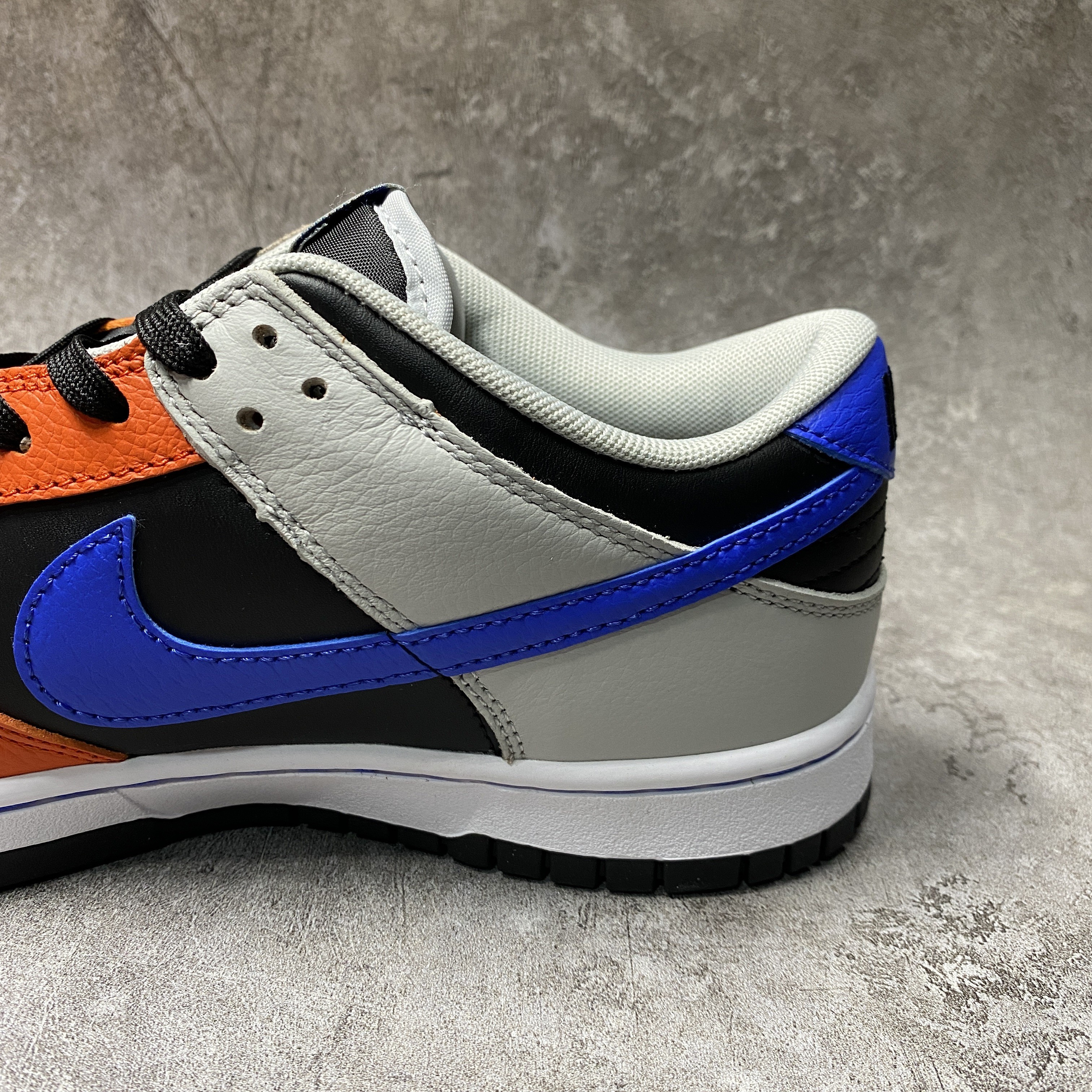 Nike Dunk Low EMB NBA 75th Anniversary Knicks